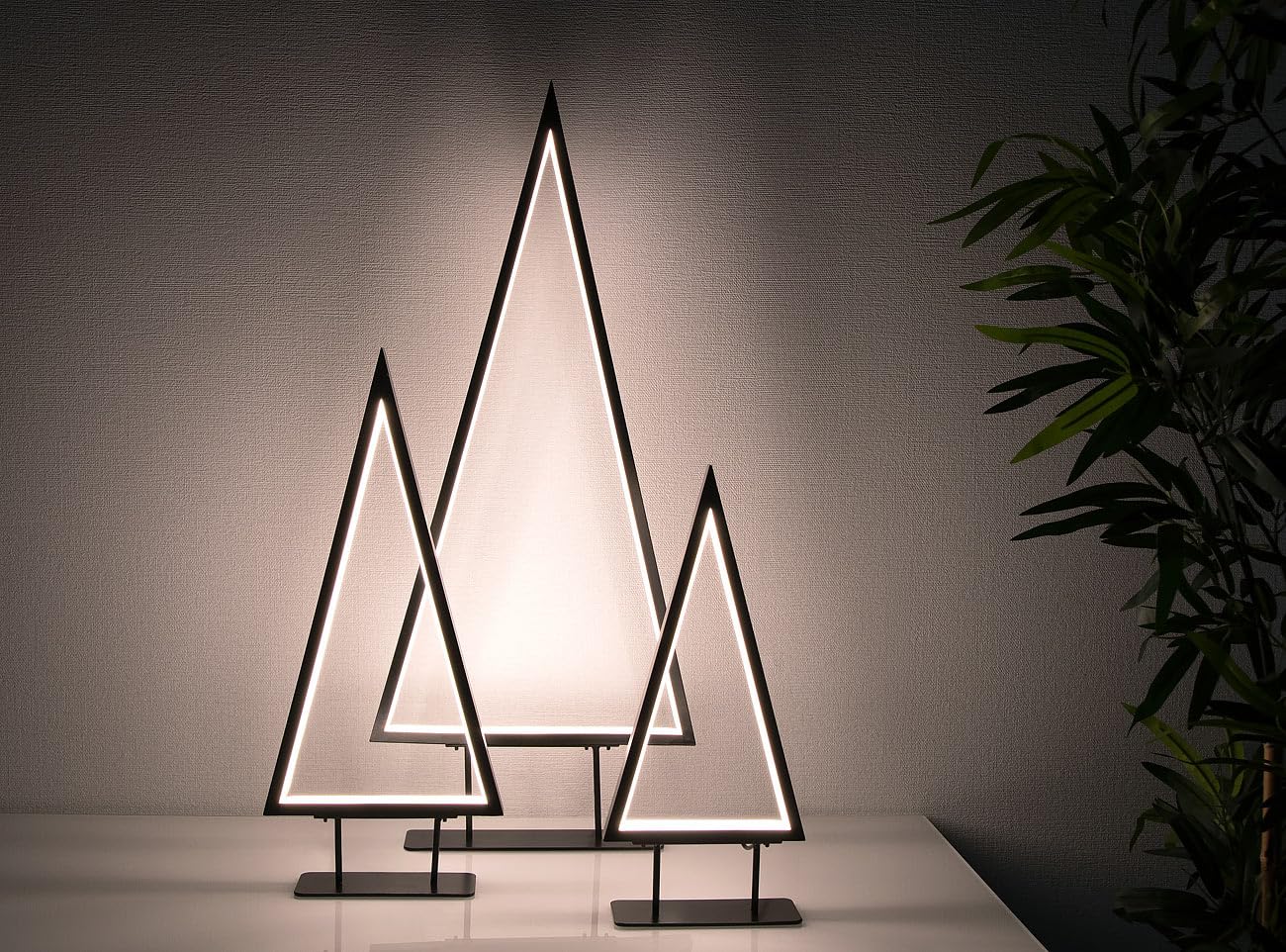 Carlo Milano Deko Baum: 3er-Set Design-Metall-Weihnachtsbäume, 36 cm, 46 cm & 70 cm Höhe, USB (LED Tanne, Weihnachtsbaum LED Metall, Weihnachtsbaumbeleuchtung)
