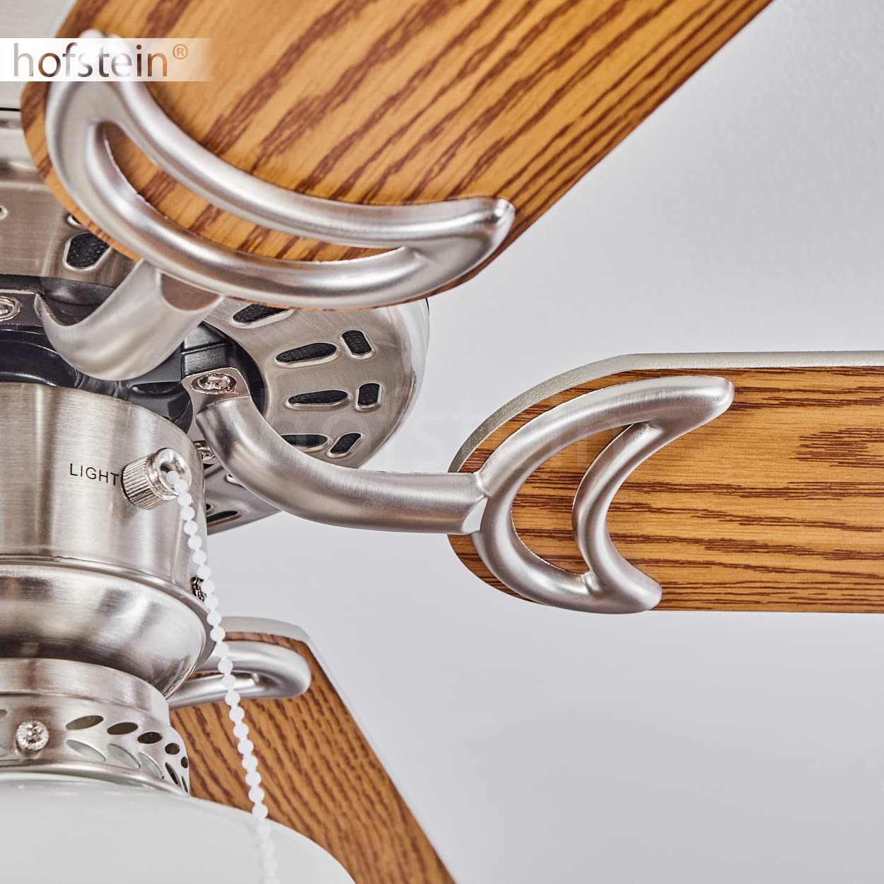 Wentylator sufitowy Apiao, lampa sufitowa z metalu/MDF/szkła w kolorze srebrnym/optyka drewna/brązowym/białym, 1 x E27, bez żarówki, z wyłącznikiem sznurkowym, z odwracanymi łopatkami wirnika