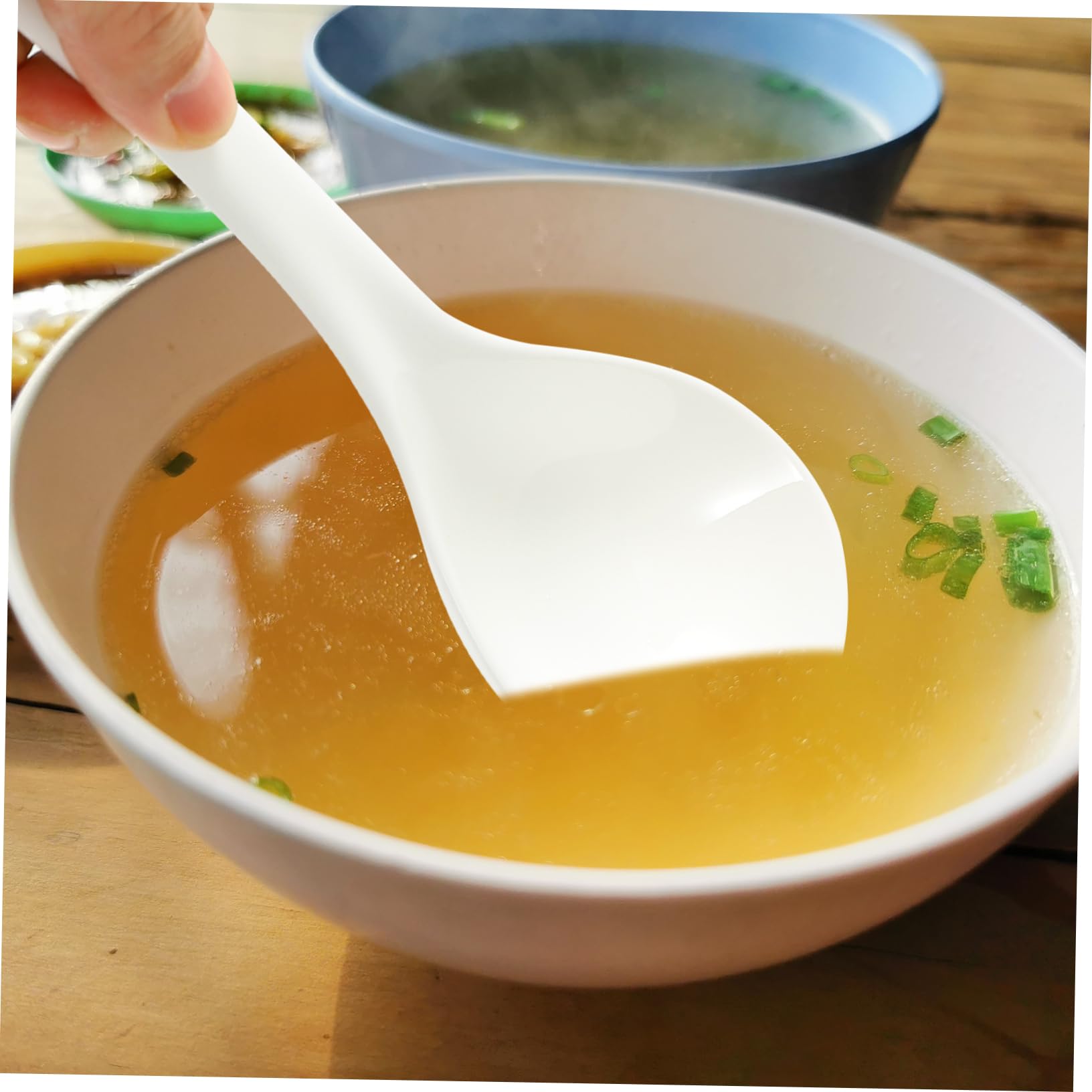Homoyoyo Cuillères à Soupe en Céramique Blanche Manche Long et Épais, Porcelaine Fine et Lisse, Faciles à Nettoyer, Maison Hôtels, Lot de 2 Pièces