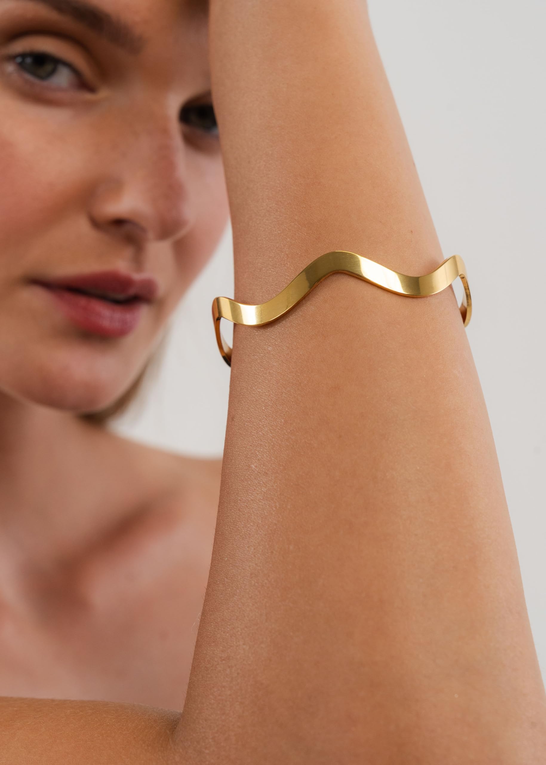 Purelei Wave Armcuff – filigraner Armreif mit Wellen-Design, wasserfest – Edelstahl, 14K vergoldet