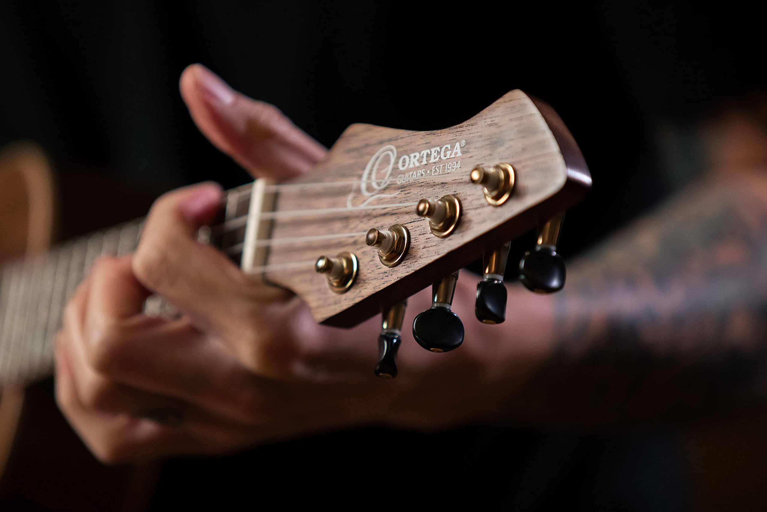 Ortega Guitars Ukulélé Concert Acoustique – Série Horizon – Housse Incluse – Noyer, Naturel (RUWN)