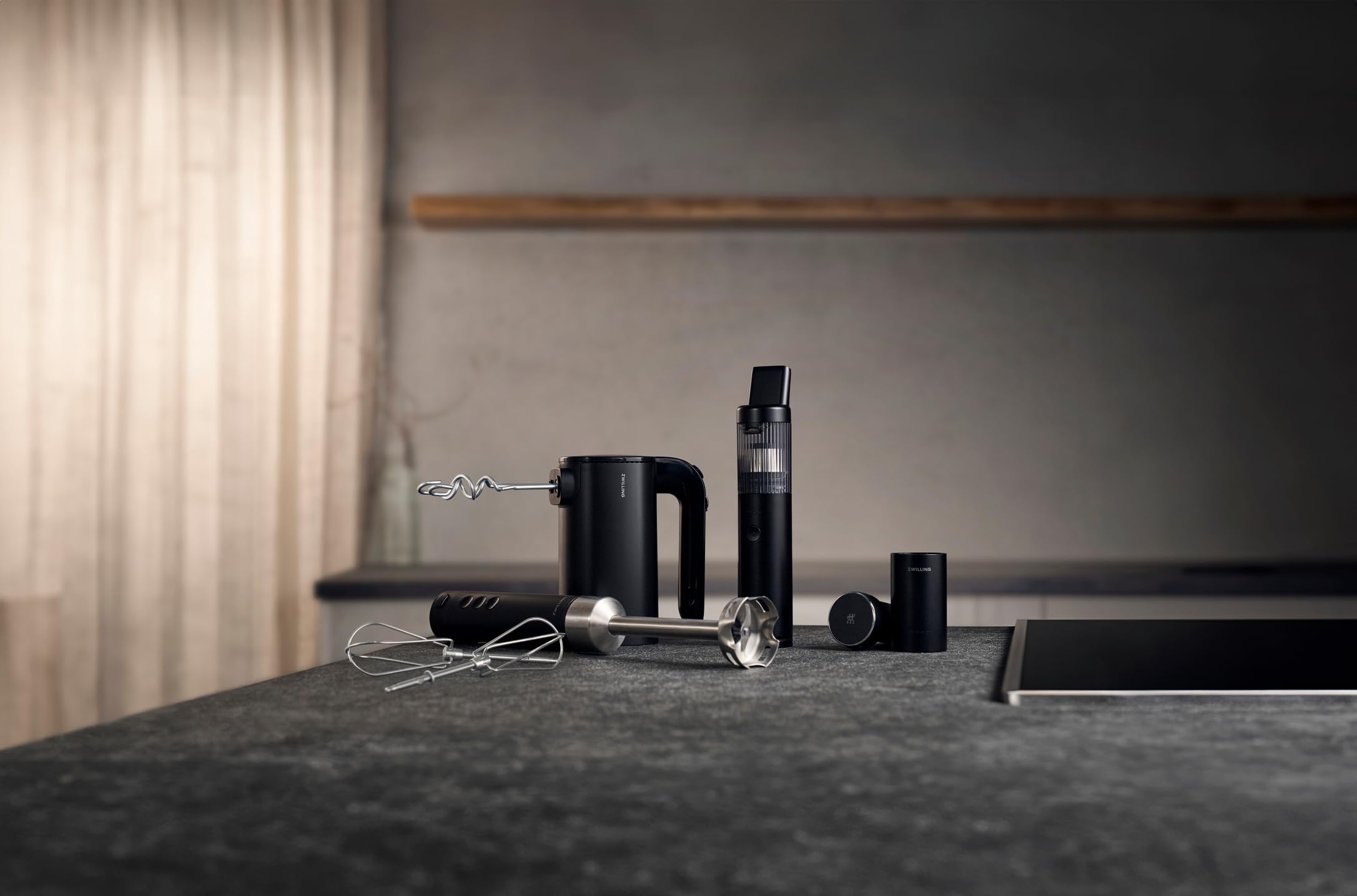 ZWILLING XTEND Kabelloser Stabmixer, Starterset mit Akku & Ladestation, BLDC-Motor, 110 Watt, inkl. Mixbecher, schwarz