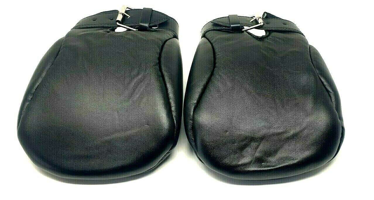 Bondage Masters Bondage Mitts/Dog Paws Padded with Attachable Rings Black