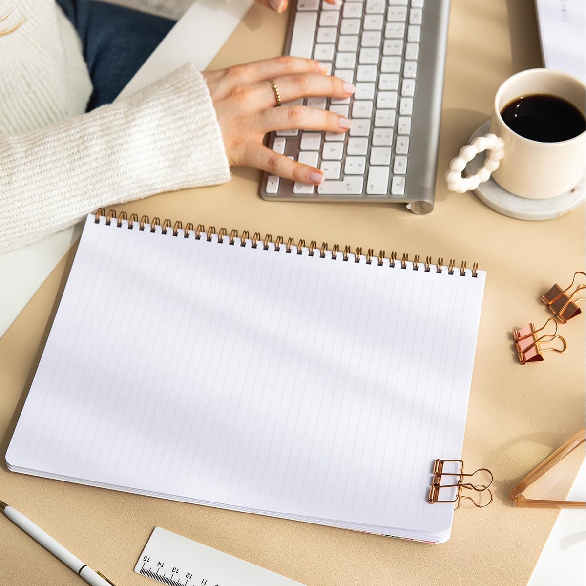 PAPERORA A4 Spiralli Karton Kapak 4’lü Set Çizgili Okul Defteri 80 yaprak, Ders Programlı Kırmızı Kalp
