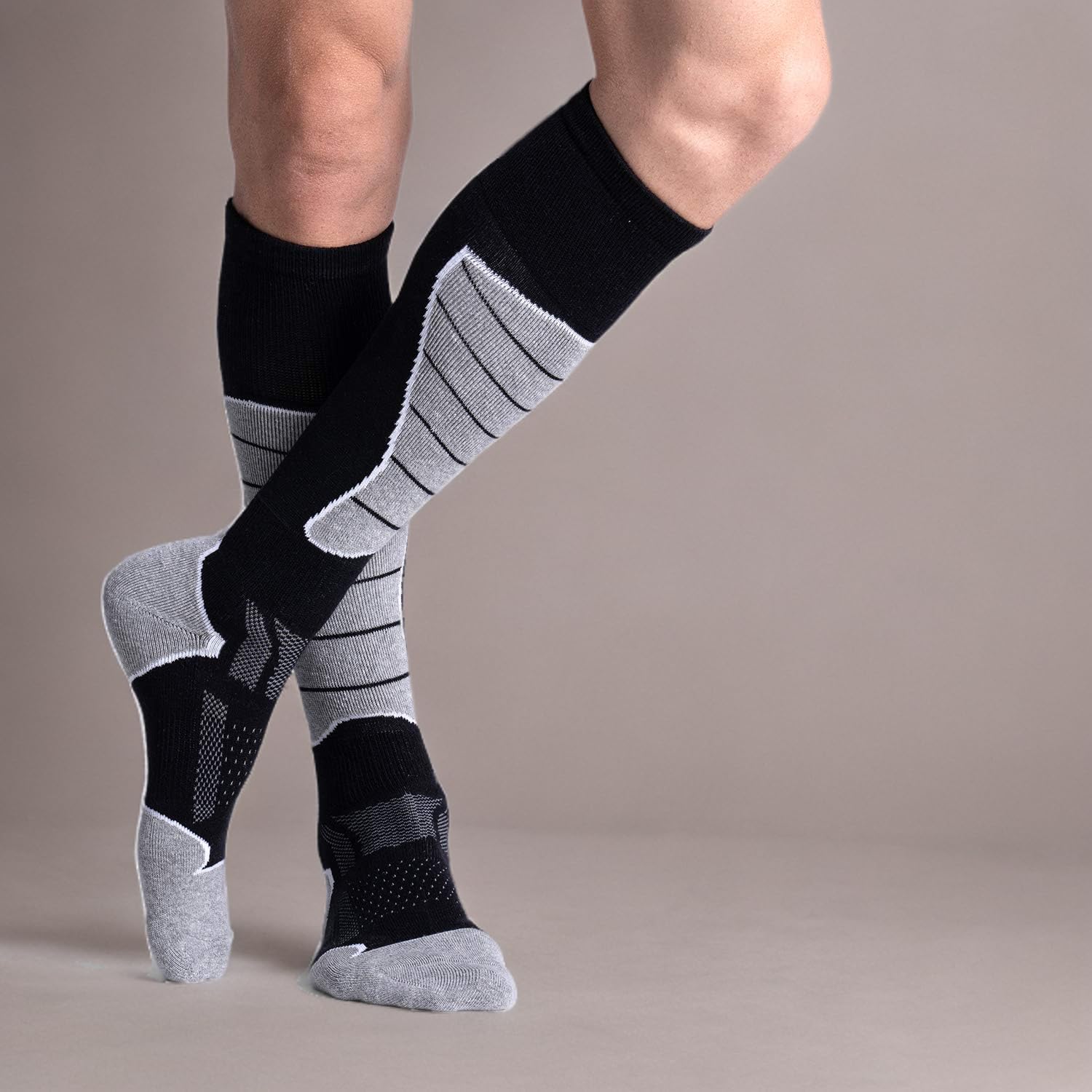 CS CELERSPORT 2/3/4 Pack Ski Socks for Men and Women Skiing, Snowboarding, Winter Performance Socks - Image 8