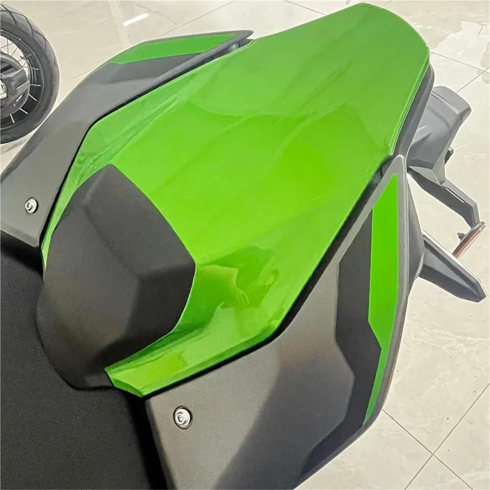 Capot De Selle Arrière pour Kawasaki pour Z900 pour Z900 SE (2025-2026) – Carénage De Selle Passager Arrière Rear Cowl Cover(Titane Graphite Brillant)