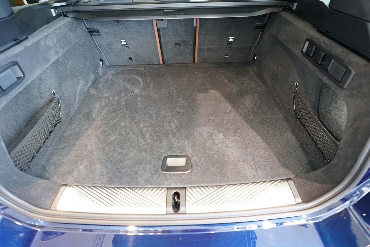 MTM Bandeja Maletero para BMW Serie 5 (G61) Touring (Tambien Plug-in Hybrid) 05.2024- Resistente, Fácil de Lavar e Inodora, cód. 11678