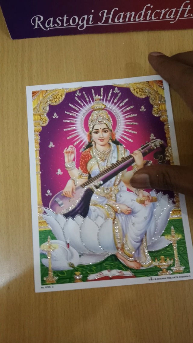 Poster Dio Hindu Saraswati-Ji | Stampa Su Carta Resistente Ai Colori | Dimensioni 12,7x17,8 Cm | Senza Cornice | Rastogi Handicraft India