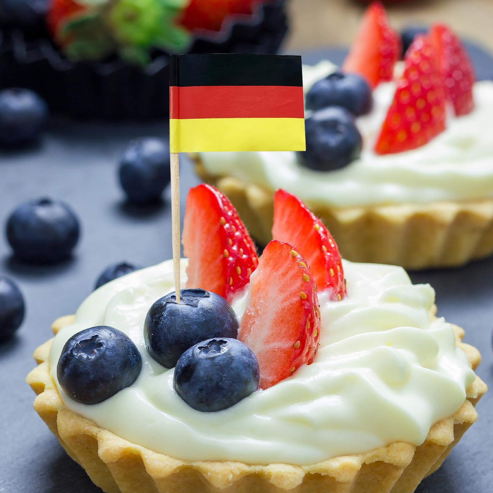 COSORO 100 Piezas Bandera de Palillos de Dientes Alemania,Mini Bandera Cóctel Pastel Sándwiches Comida Fruta Pastelería Decoración, Cupcake Fiesta Pub Copa del Mundo Decoración