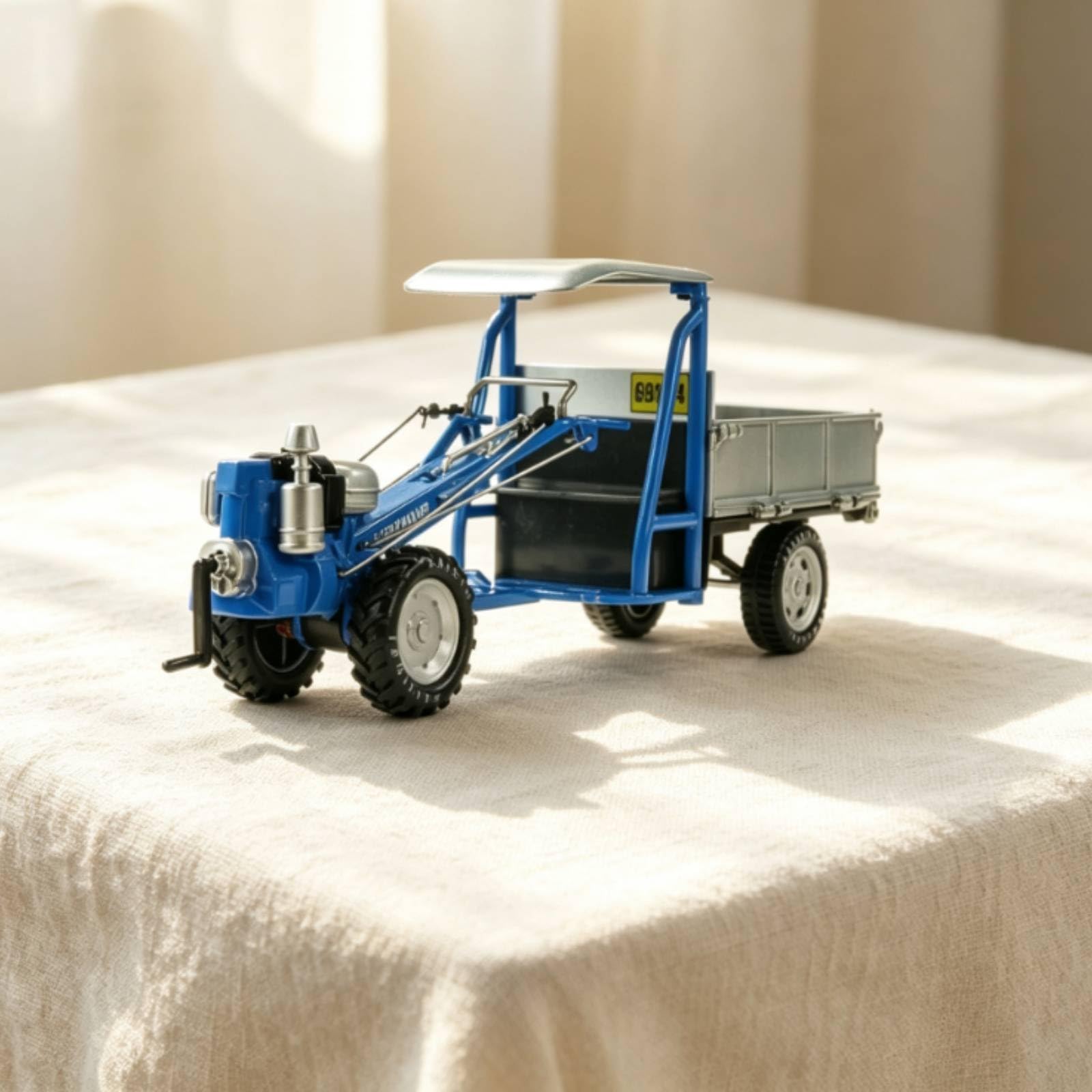 Jiuvaso Trattore Giocattolo Modello 1 16 con Rimorchio Apribile Veicolo Agricolo Macchinina Mezzo da Fattoria Lega di Zinco E Plastica Movimento Adatto per Gioco Creativo Scrivania Collezione, Rosso