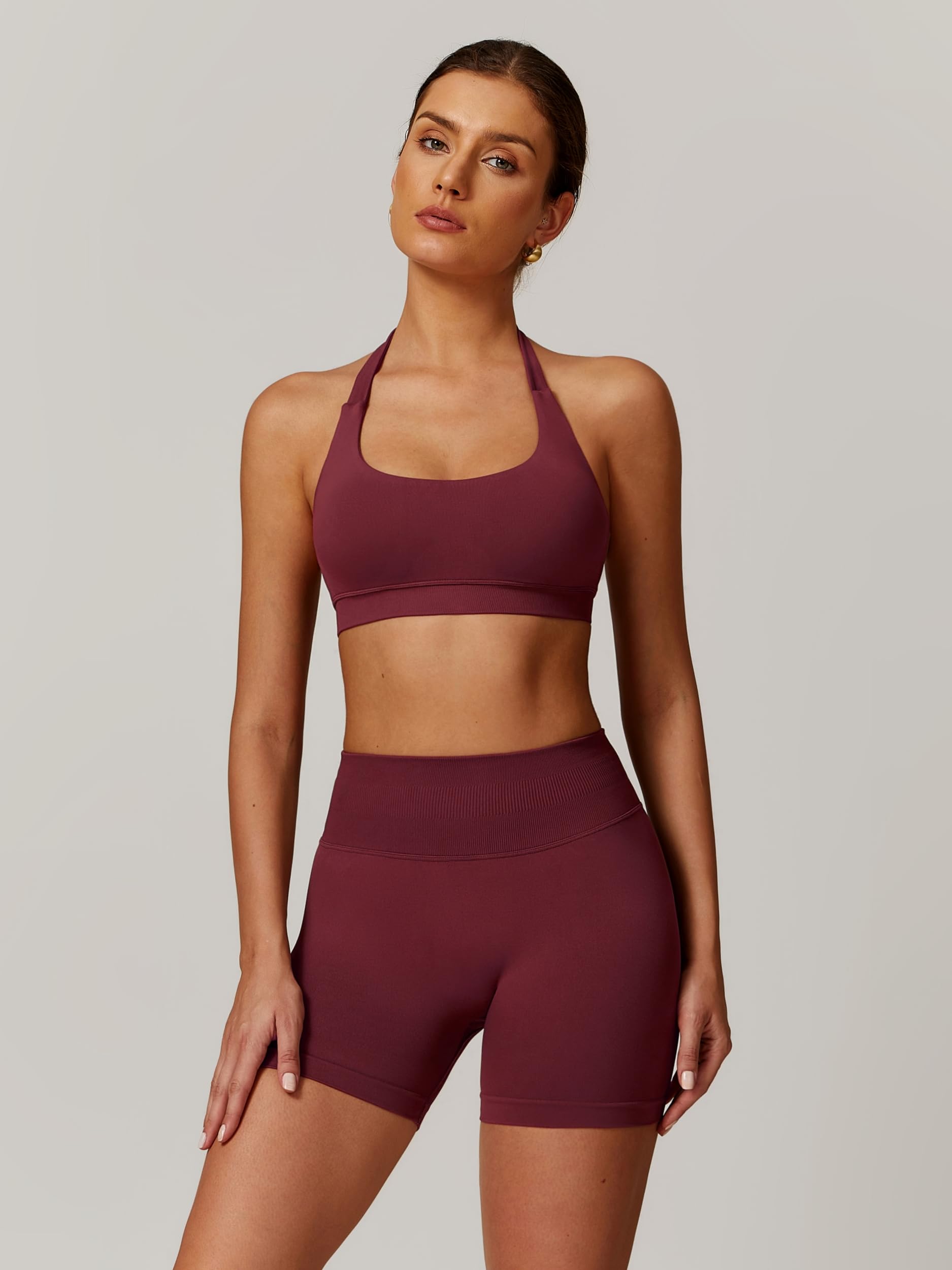 ABOCIW Conjunto de entrenamiento sin costuras para mujer, 2 piezas, brasier deportivo con tirantes halter, pantalones cortos para gimnasio, yoga