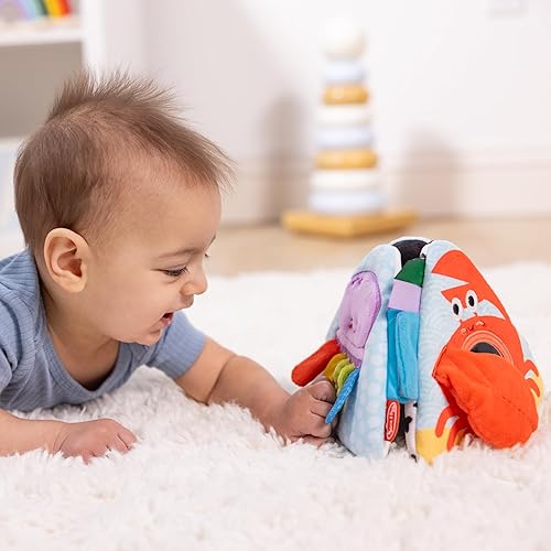 Miniatura 7 de Melissa & Doug Ocean Tummy Time Triangle - Juguete sensorial suave con texturas, espejo, juguete de suelo para recién nacidos a partir de 6 meses