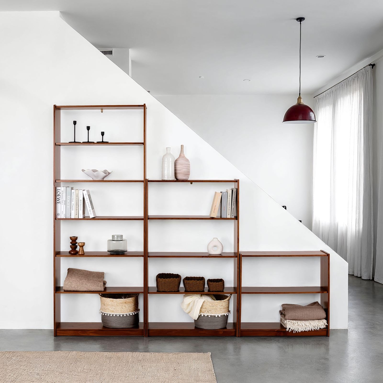 Bibliothèque en bois massif 7 niveaux pour créer un intérieur chaleureux