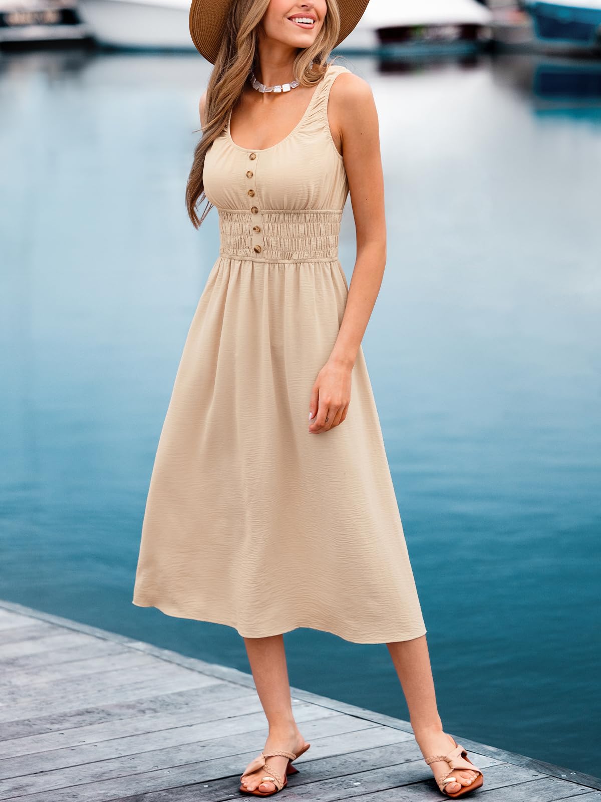 CUPSHE Abito estivo da donna, scollo rotondo, senza maniche, maxi abito con punto smock in vita, abito da spiaggia con bottoni sulla schiena scoperta
