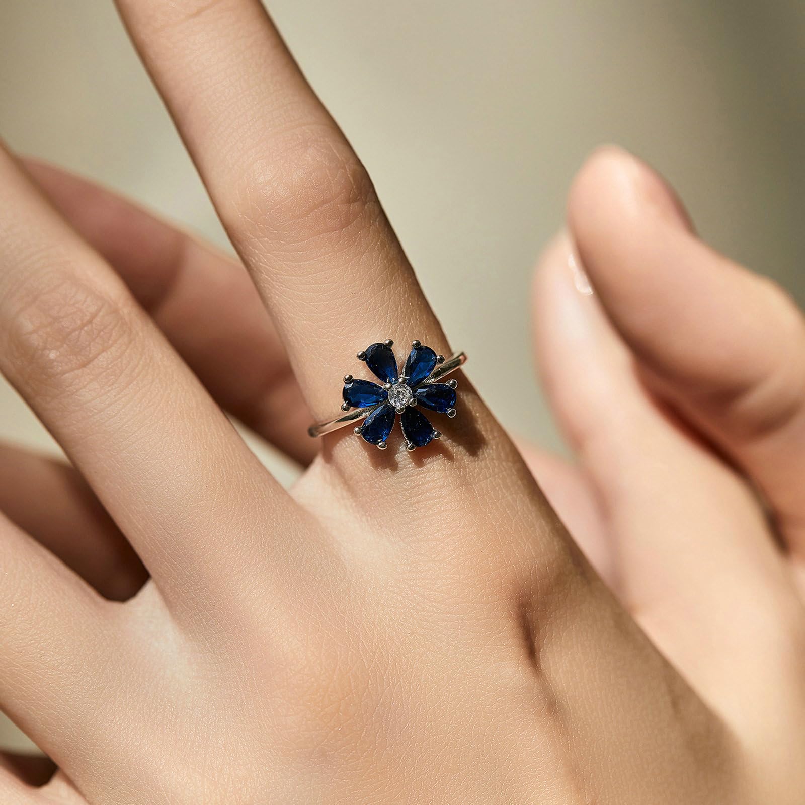 Anillo de oro blanco de 9 K/14 K, zafiro artificial azul, redondo con circonita azul (forma de pera) anillo para mujer