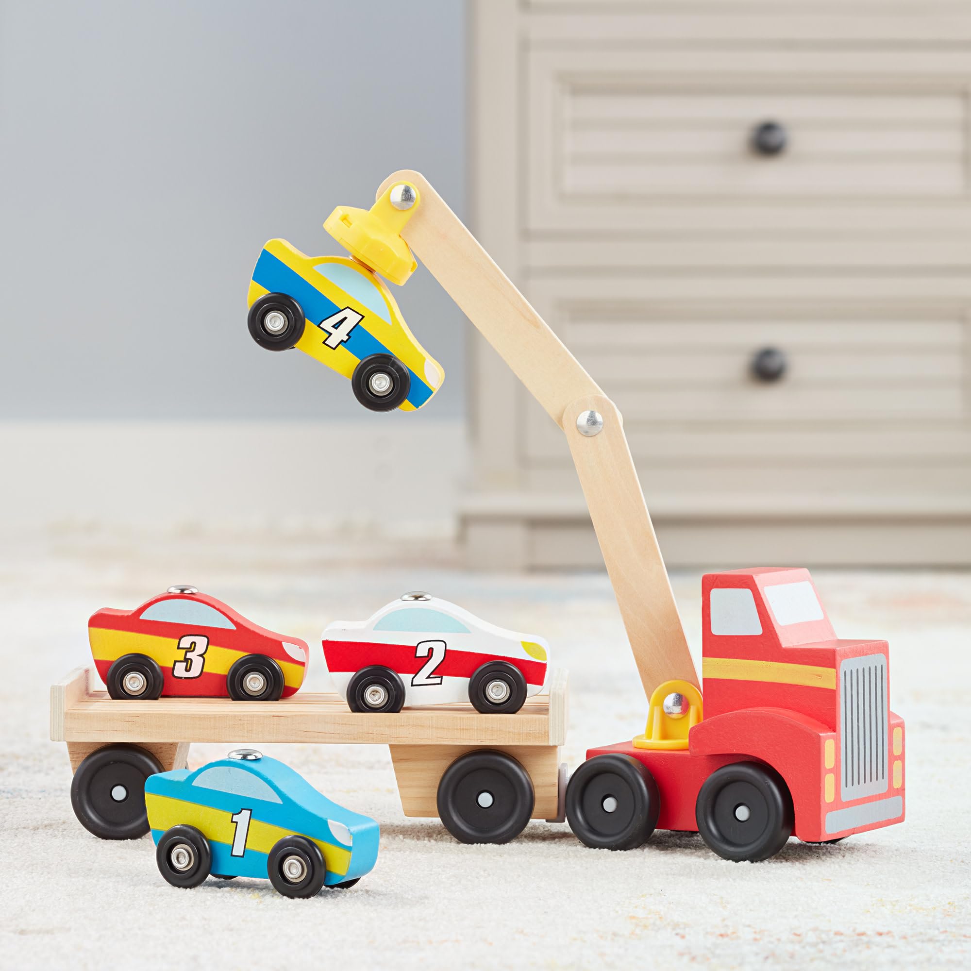 MELISSA & DOUG - Set Camión Grúa Magnético de Madera y 4 Coches de Juguete - Juguetes Educativos - Juguetes Niños 3 años + - Regalo Niño 3 años + - Montessori