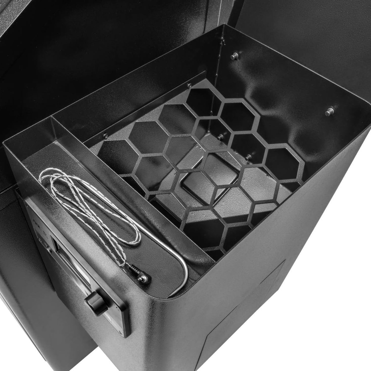 Traeger Silverton 620 Pelletgrill inkl. Abdeckhaube und 1 Set Ablaufbleche 9 kg Pellettank App-Steuerung vollautomatische Abbrand-Regulierung