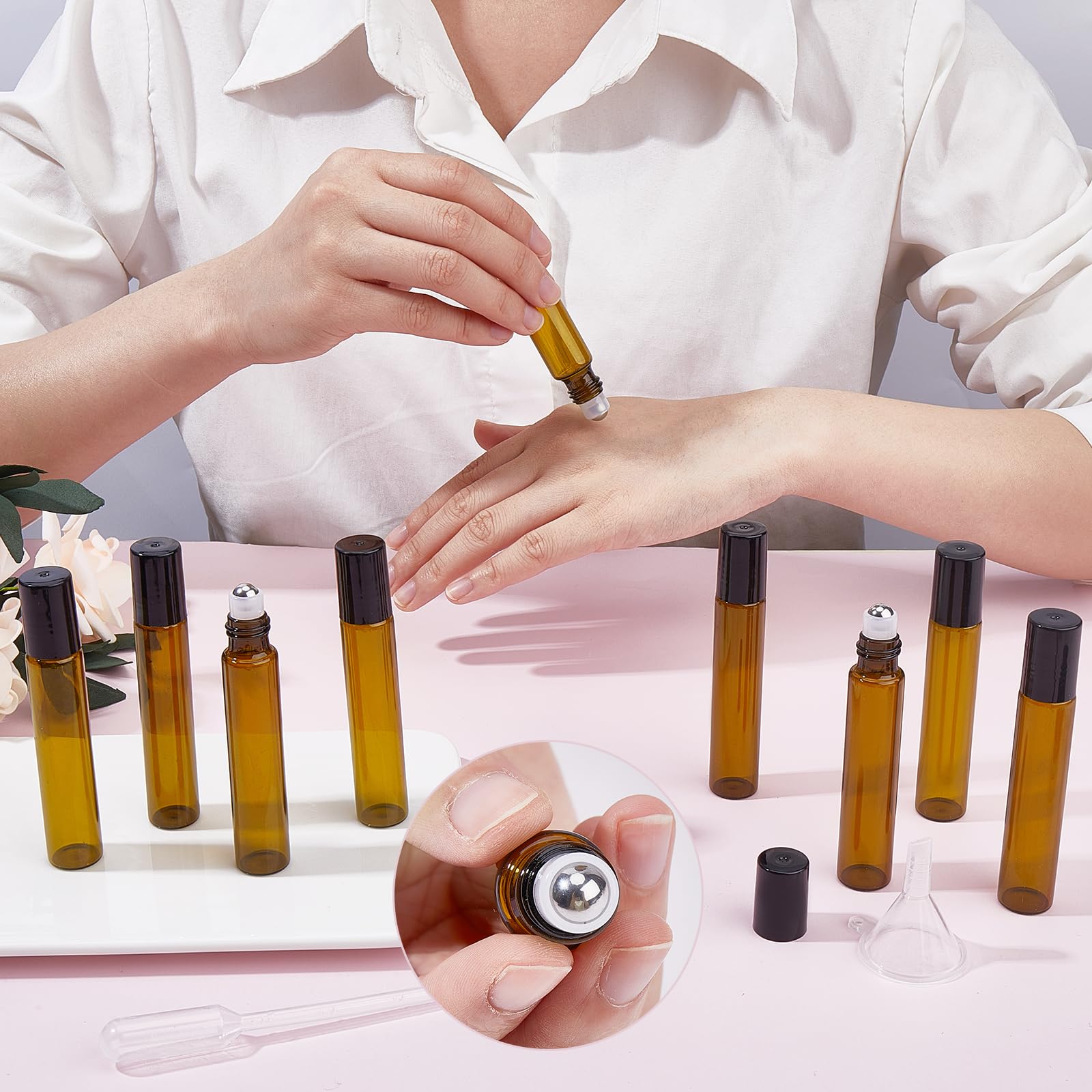 120 bottiglie a rullo per oli essenziali, 10 ml, vuote, in vetro, con sfera in acciaio inox, 12 pipette, 12 erogatori e 12 tramoggia, flaconi a rullo color ambra, per profumi, aromaterapia