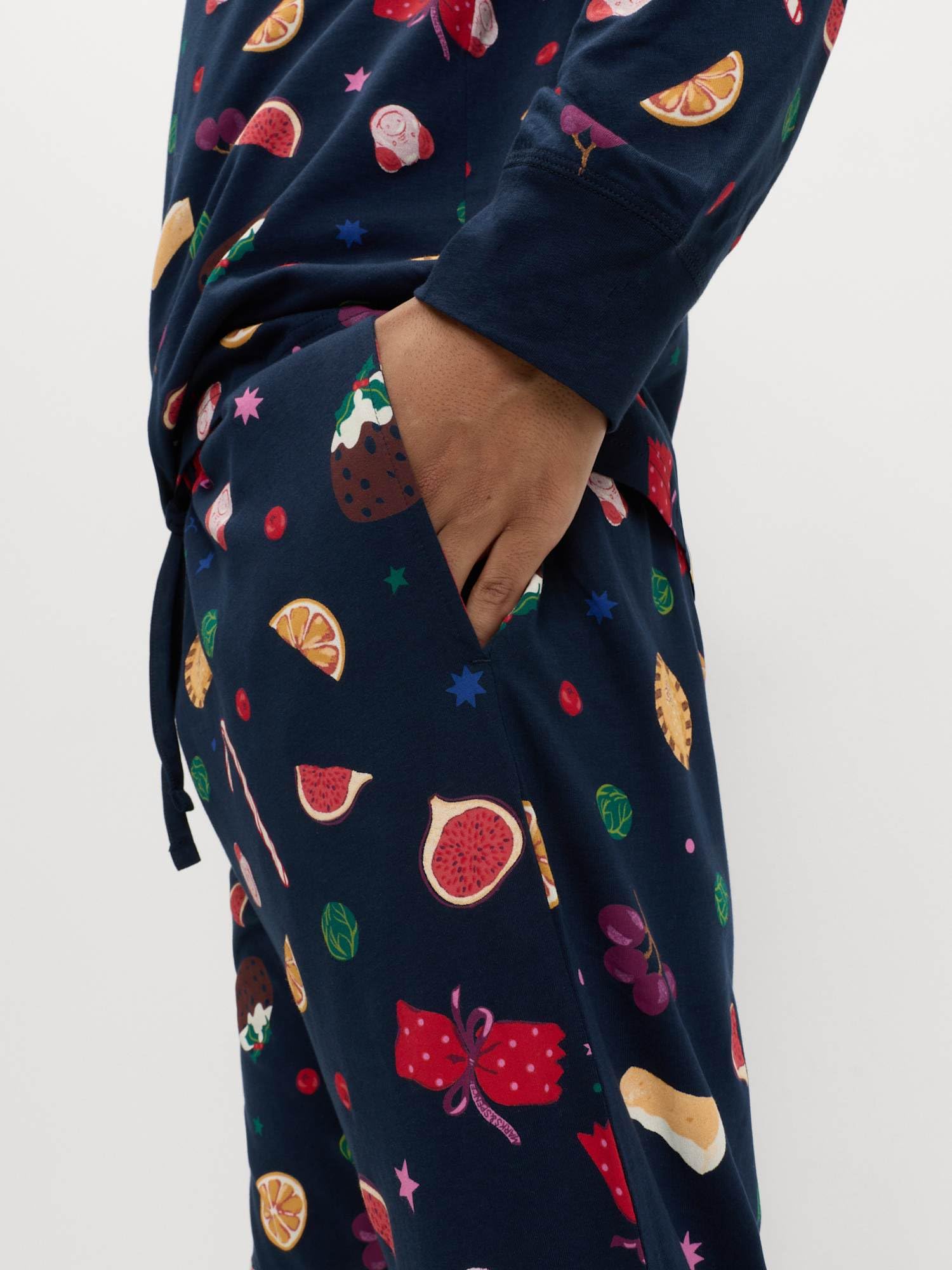 Marks & Spencer Conjunto de Pijama Navideño Familiar con Motivo de Cena Festiva de Algodón Puro para Hombre, Ajuste Normal, Cintura con Cordón, con Bolsillos