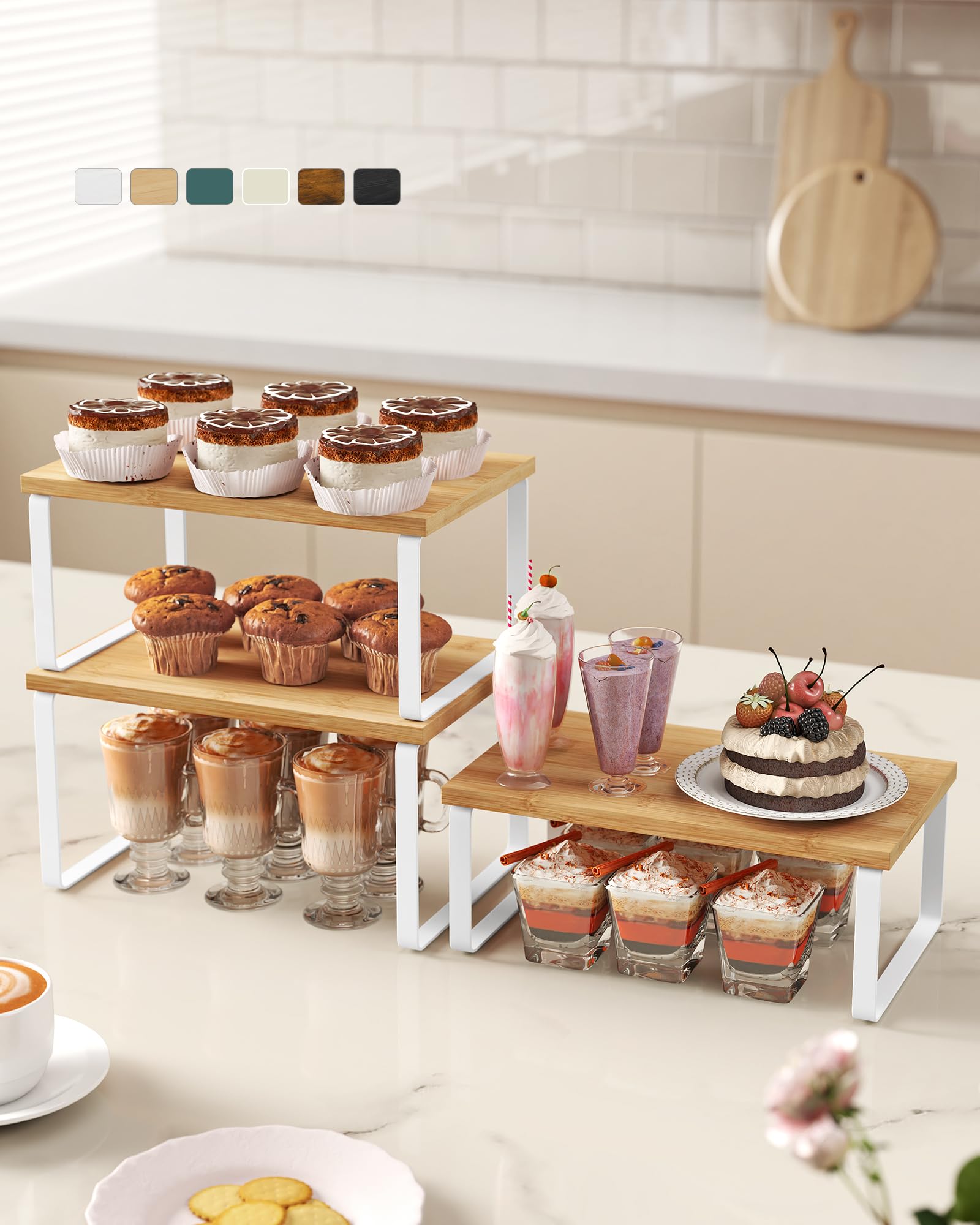 SONGMICS Organizzatori Armadio da Cucina, Set di 3 Scaffali da Banco, Impilabili, Portaspezie Espandibile, in Metallo e Legno Ingegnerizzato, Bianco Nuvola e Beige Naturale KCS014YL02