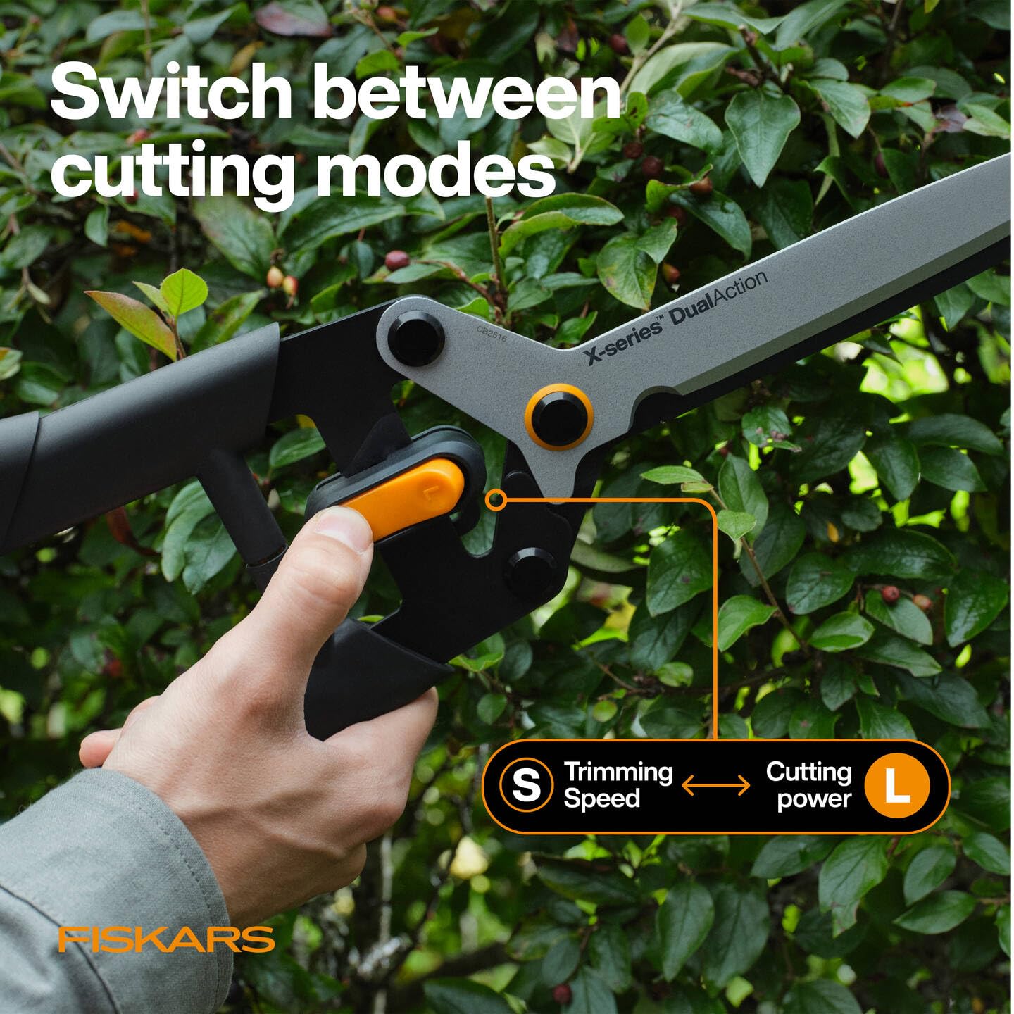 Fiskars X-series DualAction Tijeras cortasetos HSX96, Modo 2en1 para cortes rápidos o potentes, Cuchillas de acero con revestimiento antiadherente/Mangos FiberComp, Negro/Naranja, 1080134