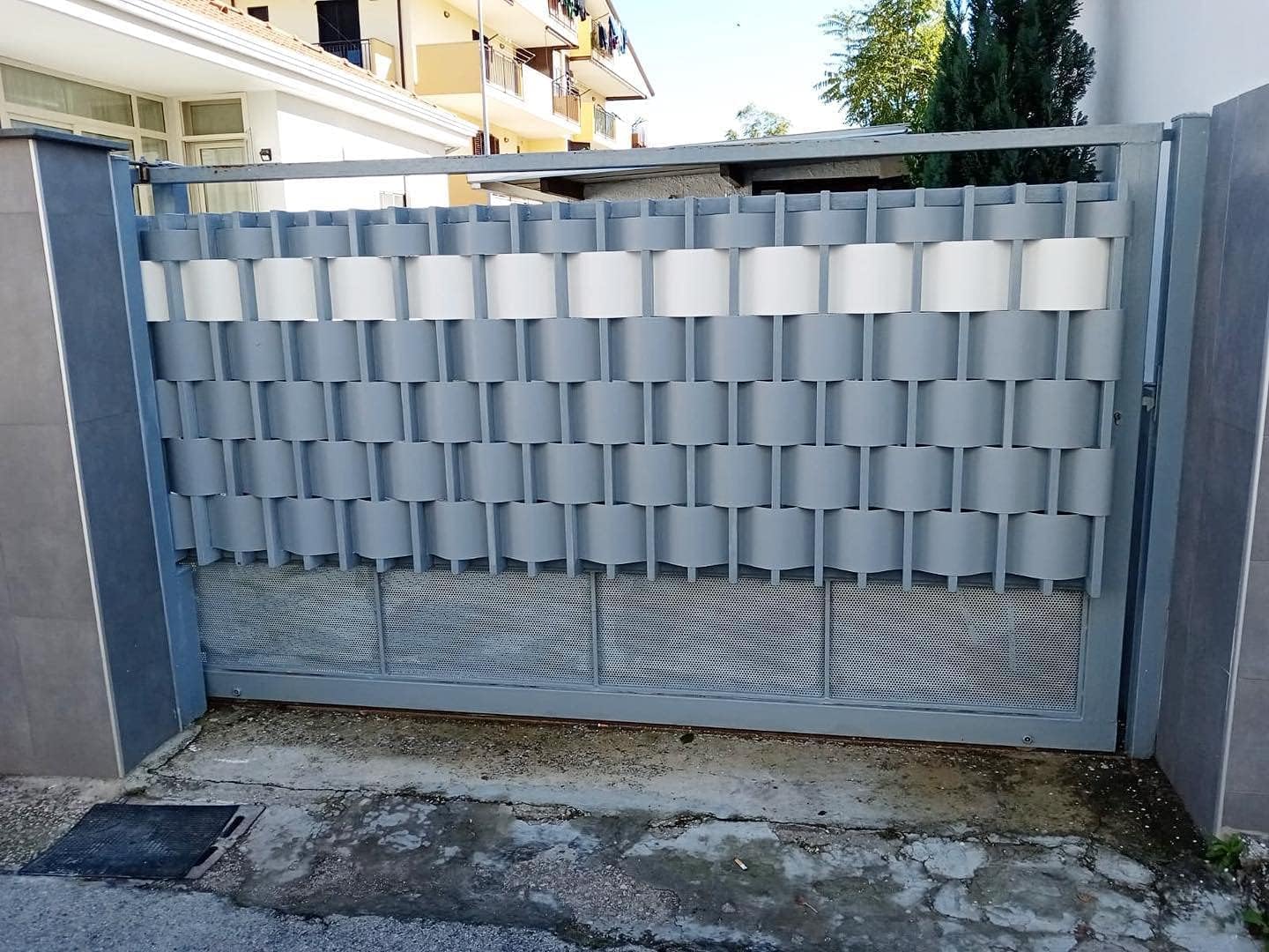 Pinto FERRAMENTA Striscie Pannelli PVC Frangisole Schermatura Privacy Copri Balcone Ringhiera Cancelli Terrazzi Giardino Pannelli Recinzioni Esterno Kit 5PZ H95cm x 2.50mt (Marrone)