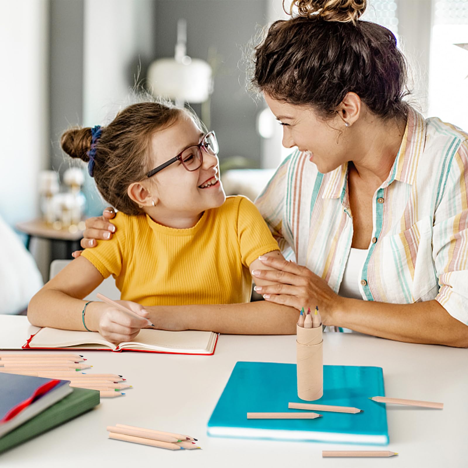 Mini-Zeichenstifte mit Spitzer, Mini-Zeichenstifte-Set für Kinder, 8,4 cm, kurze, dicke Farbstifte in Tube, Buntstifte für Erwachsene, Malbücher, Klassenzimmer, Schule, Zeichnen, 32 Stück