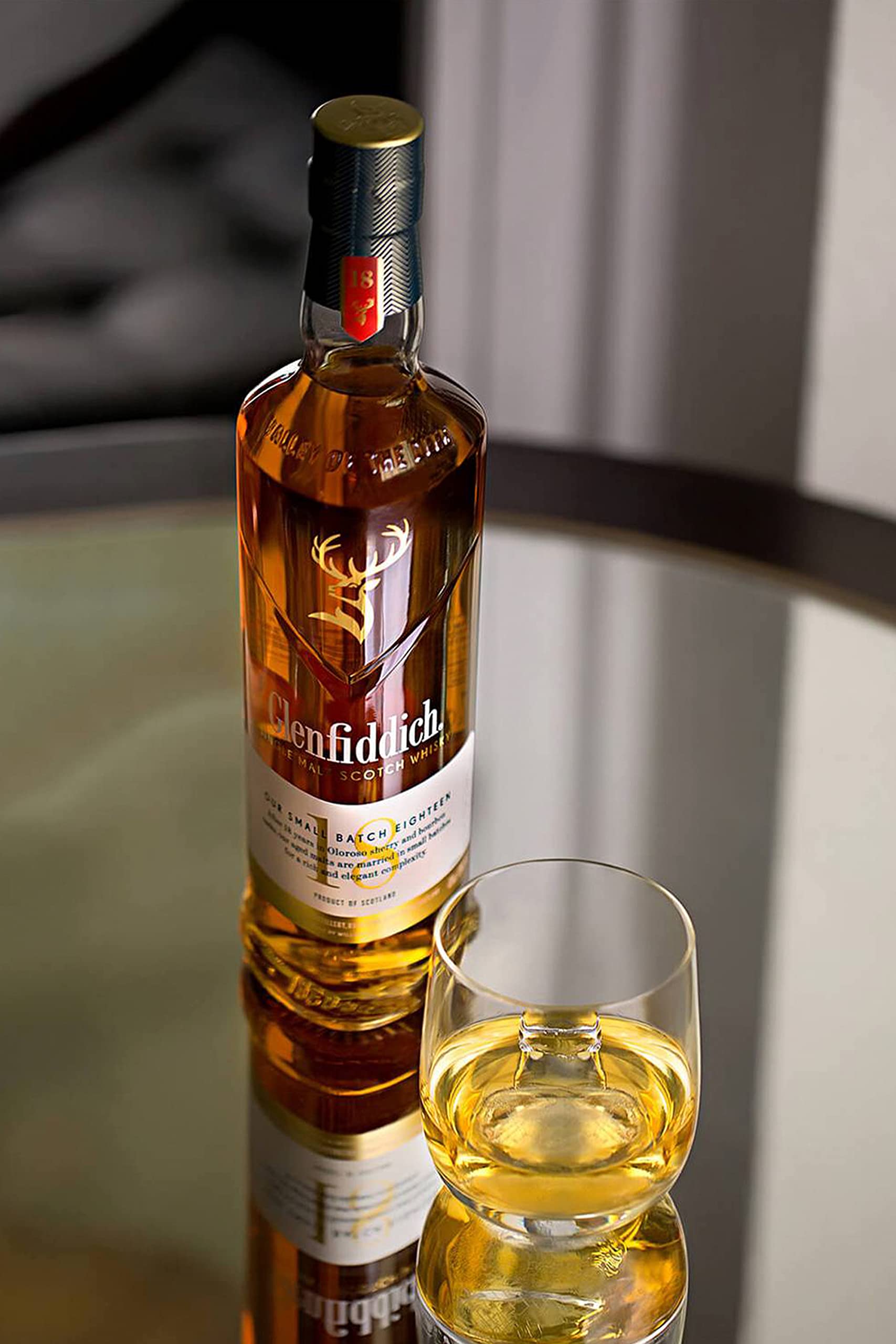 Glenfiddich 18 Jahre Single Malt Scotch Whisky Santtu Geschenkset mit Flachmann, 70cl