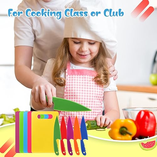 Miniatura 4 de Yinkin Juego de 20 cuchillos de plástico para niños con tabla de cortar, incluye 10 cuchillos seguros para niños, 10 tablas de cortar para niños,