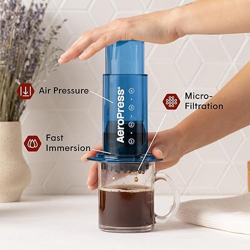 Miniatura 2 de AeroPress Prensa de café azul transparente  Prensa francesa todo en uno, cafetera manual estilo vertido y espresso, preparación de 2 minutos para