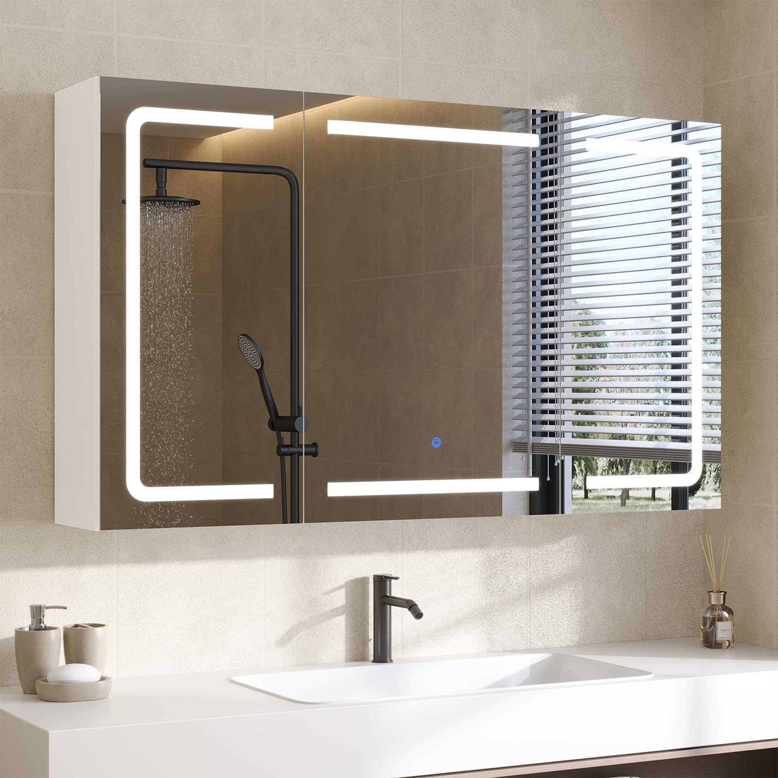 DICTAC Specchio Bagno Contenitore con Luce e Presa Elettrica Mobile Bagno da parete con 3 Ante Specchio e 3 Ripiano Regolabile, Armadietto Specchio Bagno con illuminazione,100 x 60 x 16cm,Bianco
