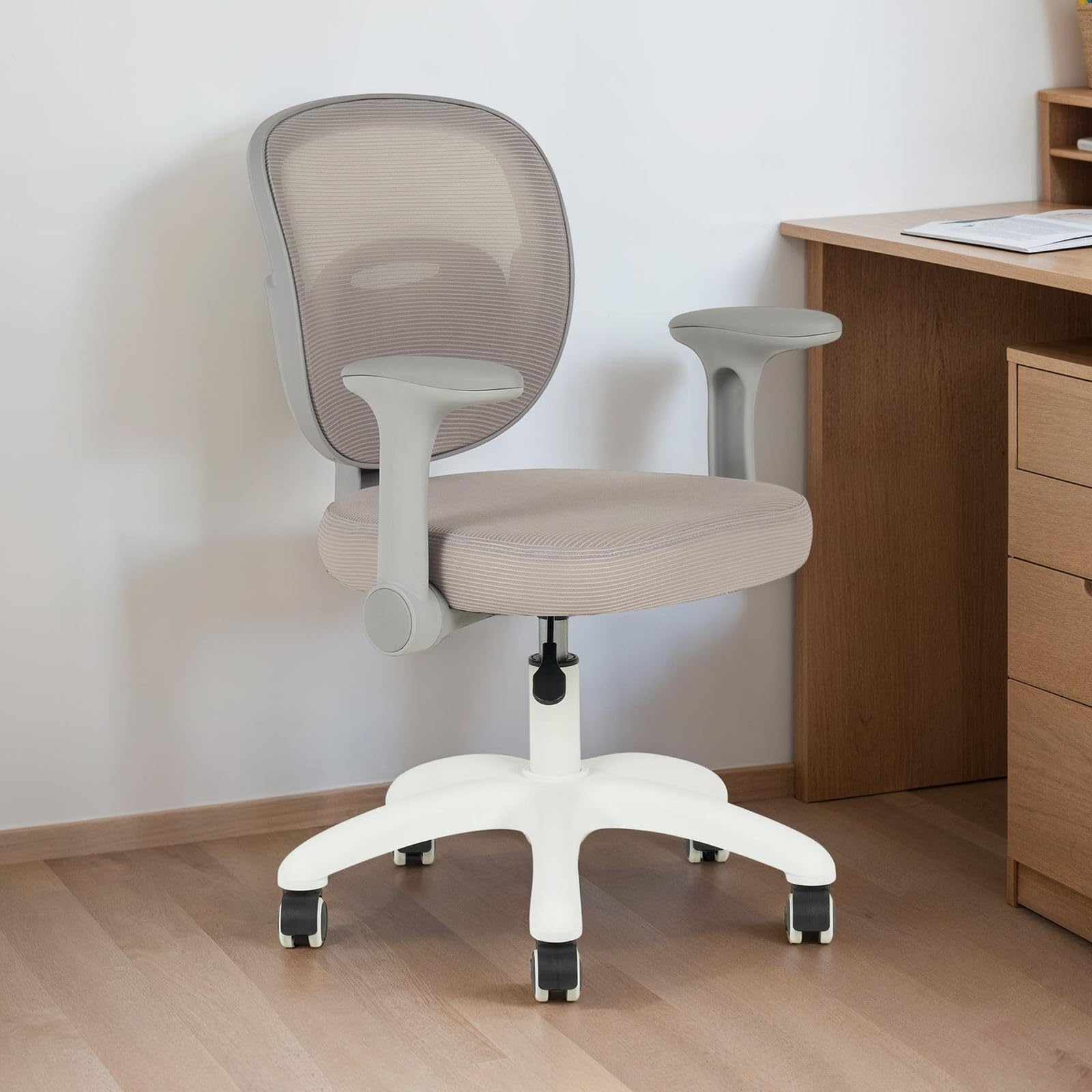 IDIMEX Schreibtischstuhl für Kinder Amelia höhenverstellbar, Grau – ergonomischer Bürostuhl für Kinderzimmer, atmungsaktive Mesh Rückenlehne & weißes Fußkreuz mit 5 Rollen