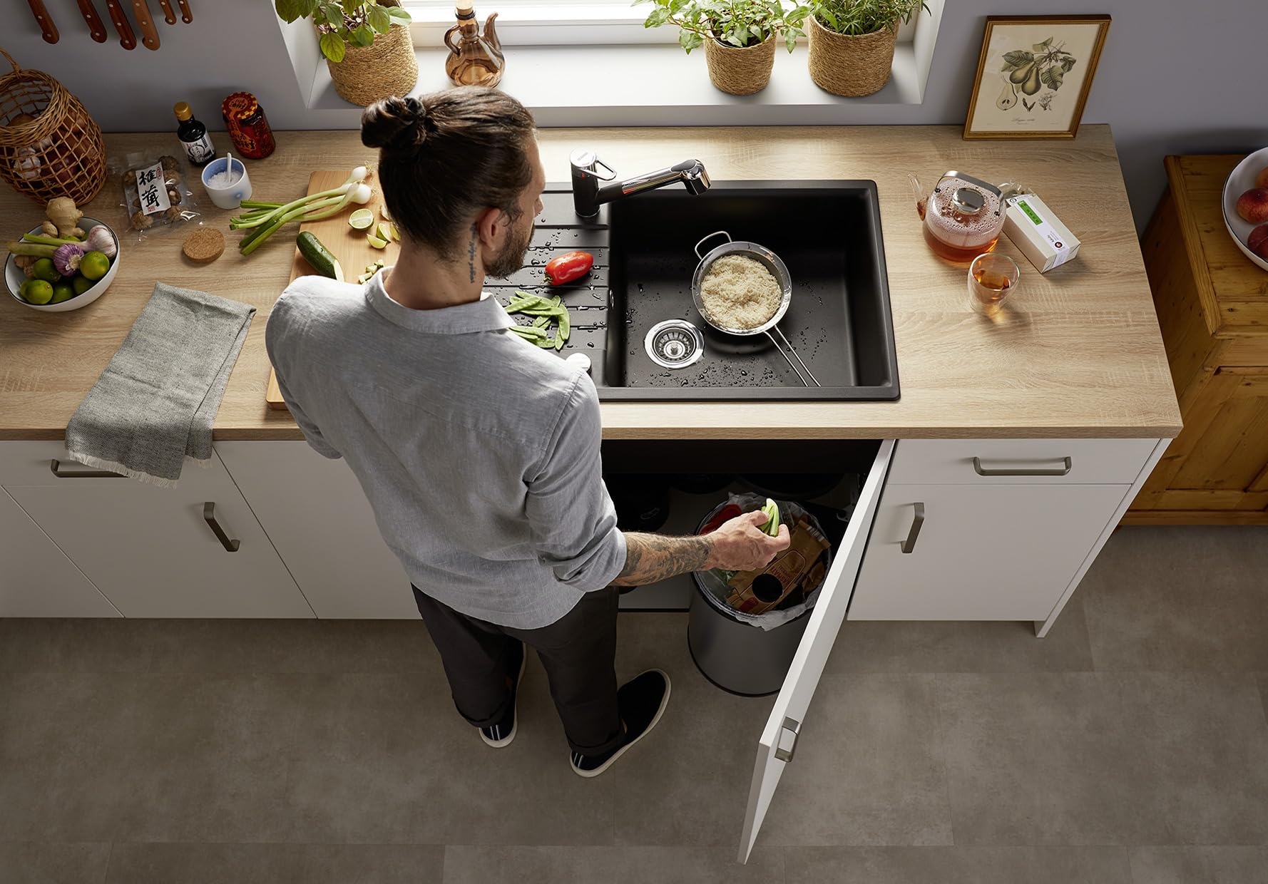 BLANCO SINGOLO XL | Sistema de basura | Sistema para montaje en puertas giratorias | 1 cubo de 20 litros | Tapa de cubo | Se abre cómodamente con la puerta giratoria