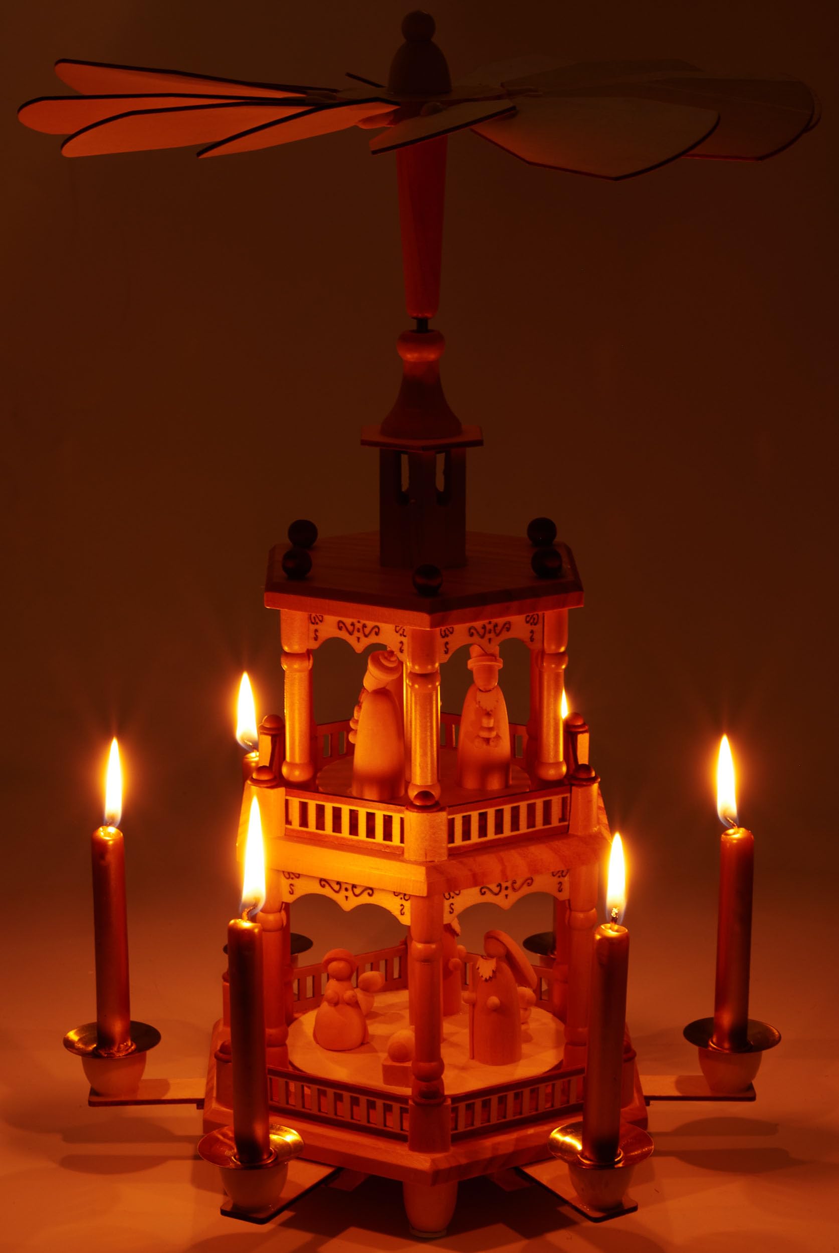 BRUBAKER Weihnachtspyramide aus Holz - 43 cm große Holzpyramide