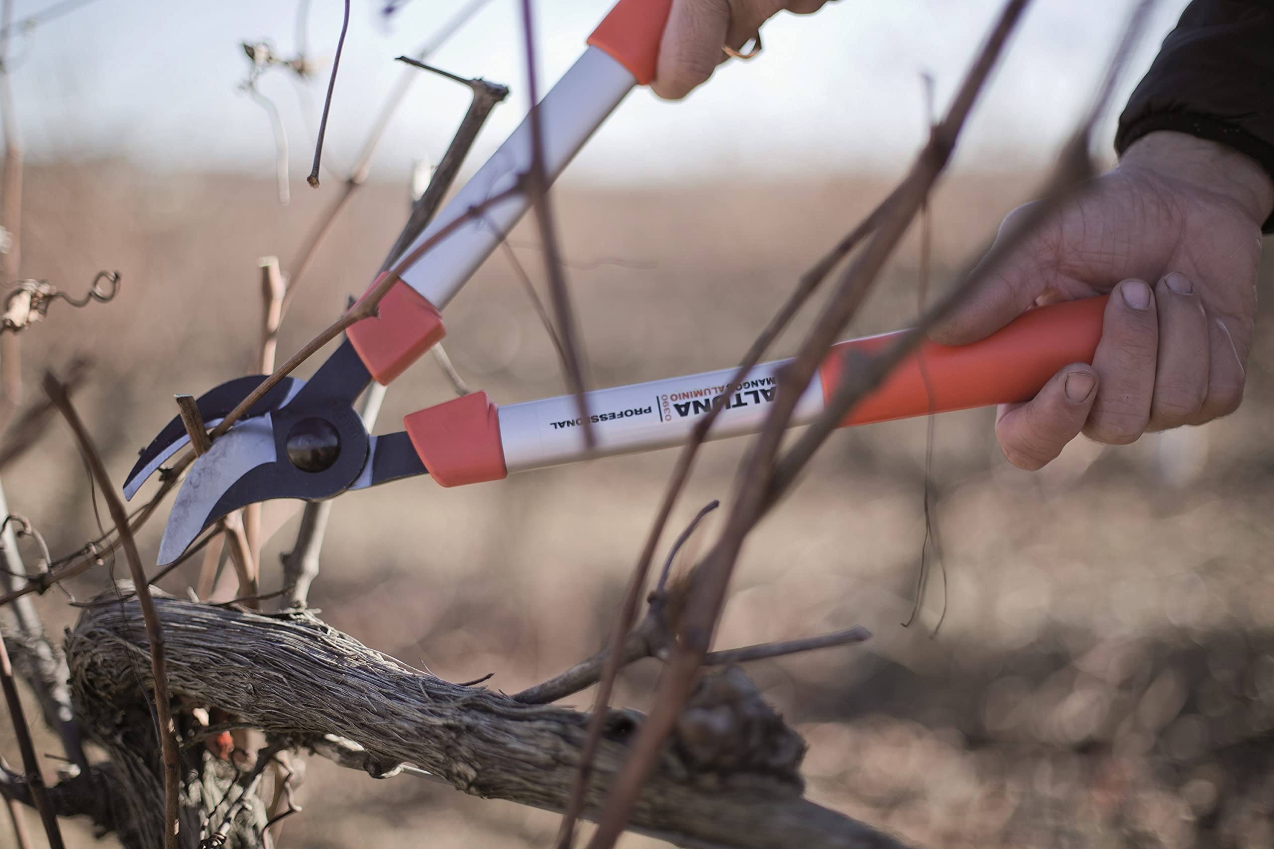Tijera de Podar a Dos Manos Semiprofesional Pruning 0390-50 - Ajuste Manual - Empuñadura Bimaterial - Corte Bypass muy Preciso - Ultraligera - Fabricada con Aluminio Reforzado - Altuna