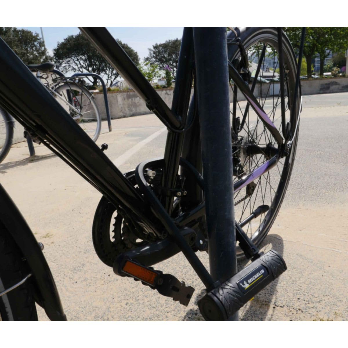 MICHELIN - Antivol U à Clés 245x105mm - Support Inclus - Protection Soft Touch - Cadenas Avec Couvercle Anti-Poussière - Compatible Tous Vélos - Sécurisez Cadre et Roue - Poids Léger 1,3kg