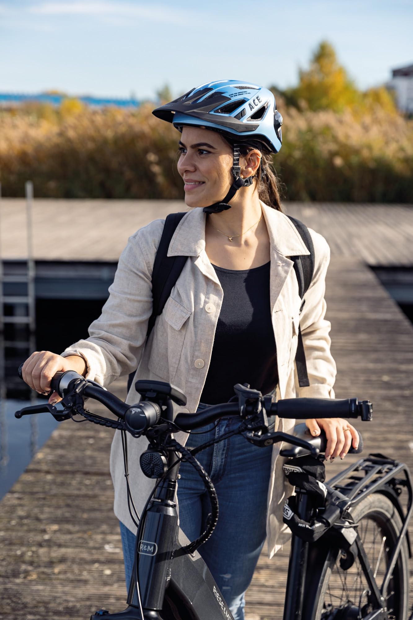 ABUS Urban-I 3.0 ACE City Helmet - Sporty Bike Helmet with LED Rear Light, Extended Peak and Magnetic Fastener - for Men and Women