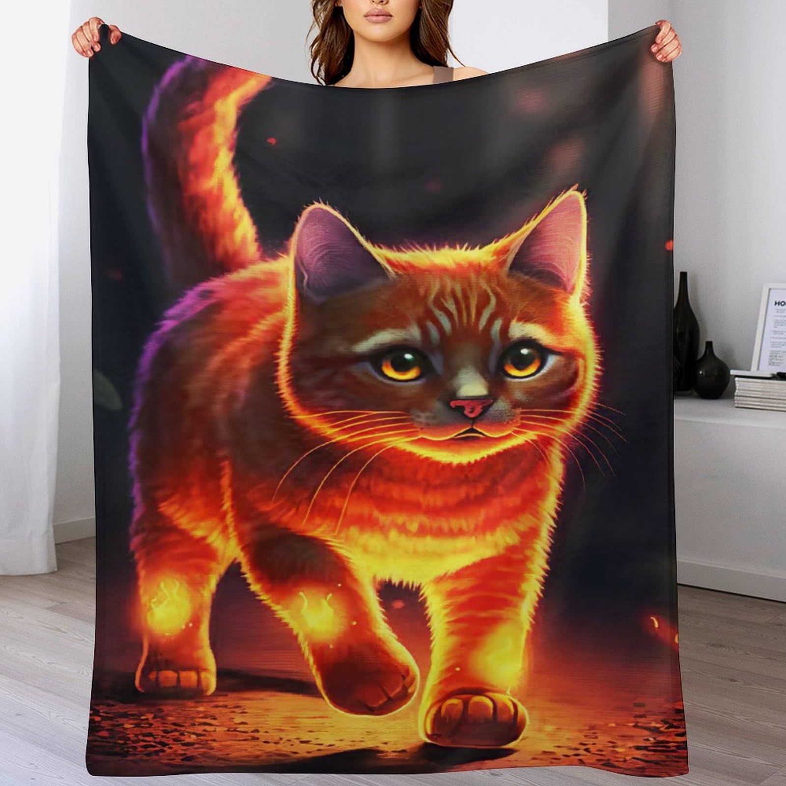 Couvre-lit chat en flannel contre le froid sur le canapé de salon
