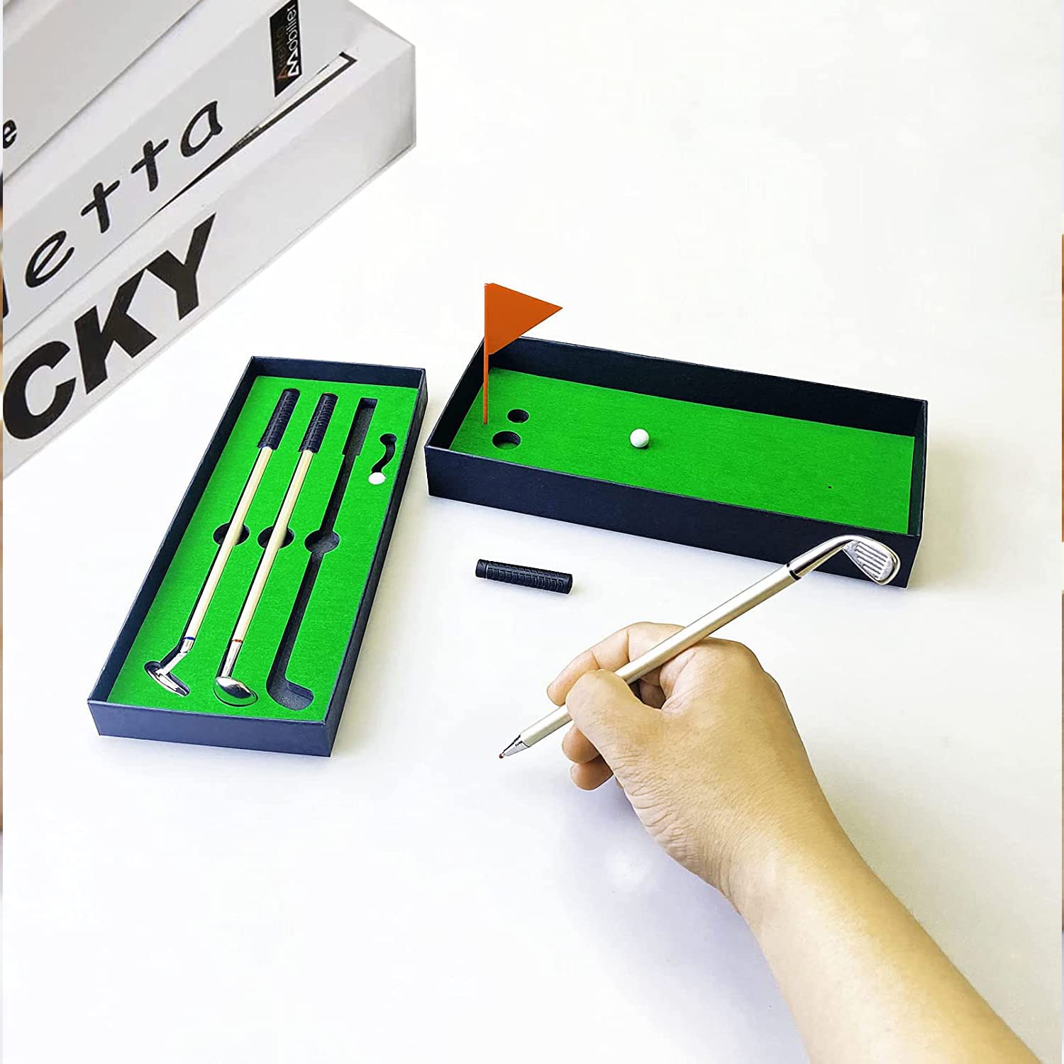 SmartGreen® - Set da golf in miniatura con 3 penne da golf, 1 green, 2 palline, 1 bandiera - Idea regalo per la festa del papà per i golfisti - I migliori giochi e accessori