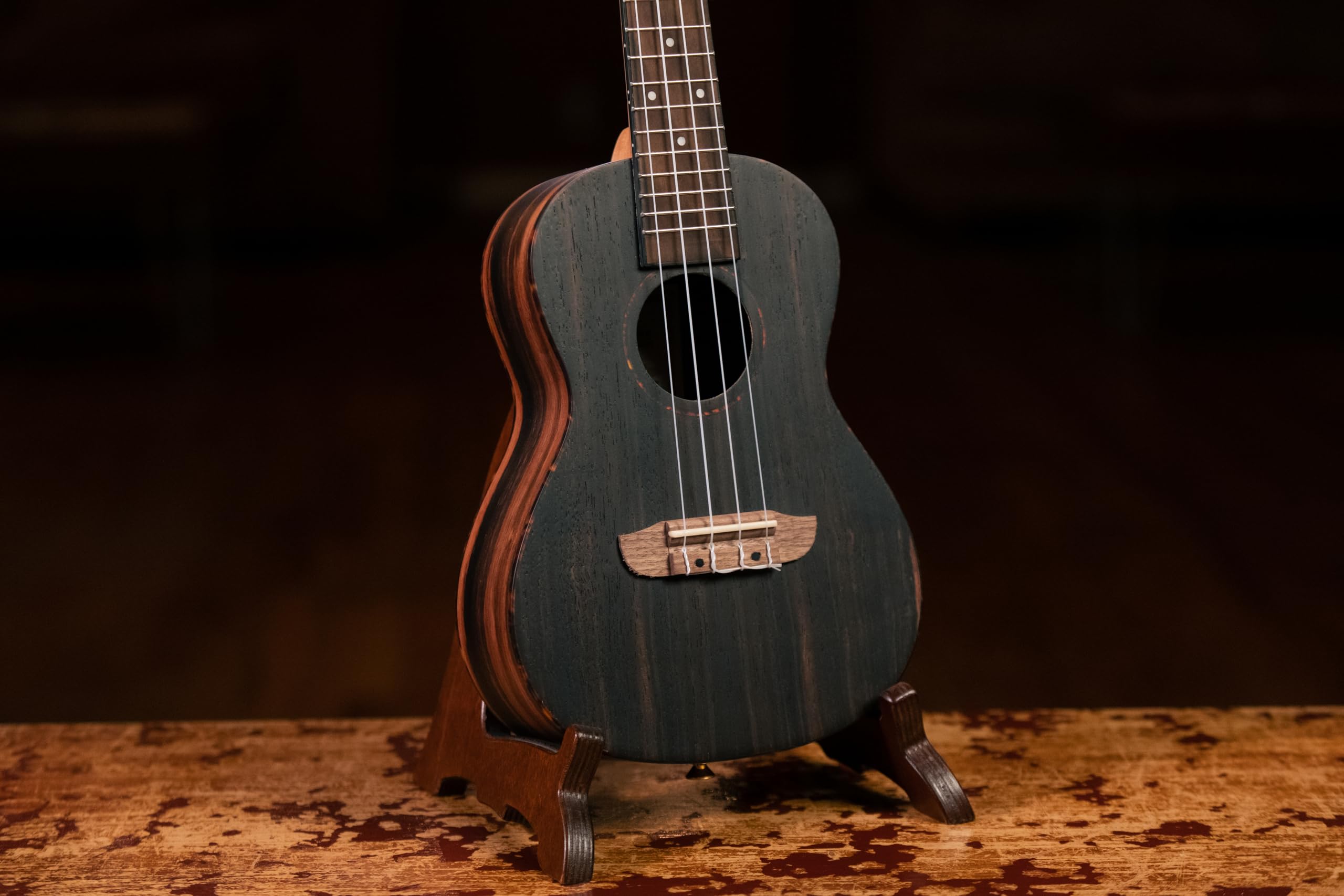 Ortega Guitars Akustyczne Ukulele Koncertowe – Seria Timber – W Zestawie Z Pokrowcem – Heban, Wykończenie Naturalne (RUEB-CC)