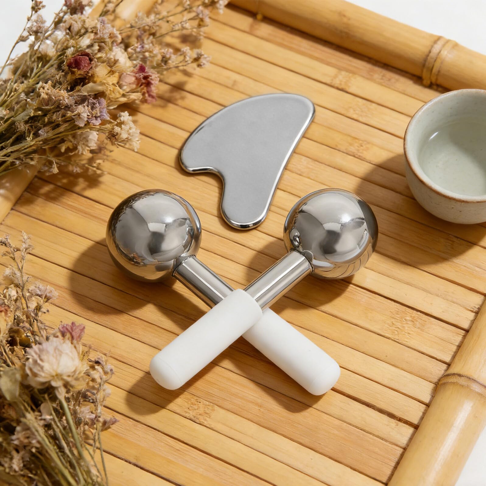 Set Gua Sha per Massaggio Viso e Corpo Rullo Metallo Rinfrescante, Tavoletta Gua Sha e Globuli Raffreddanti, Strumento Massaggio Multifunzionale per Sollievo Muscolare e Pelle,
