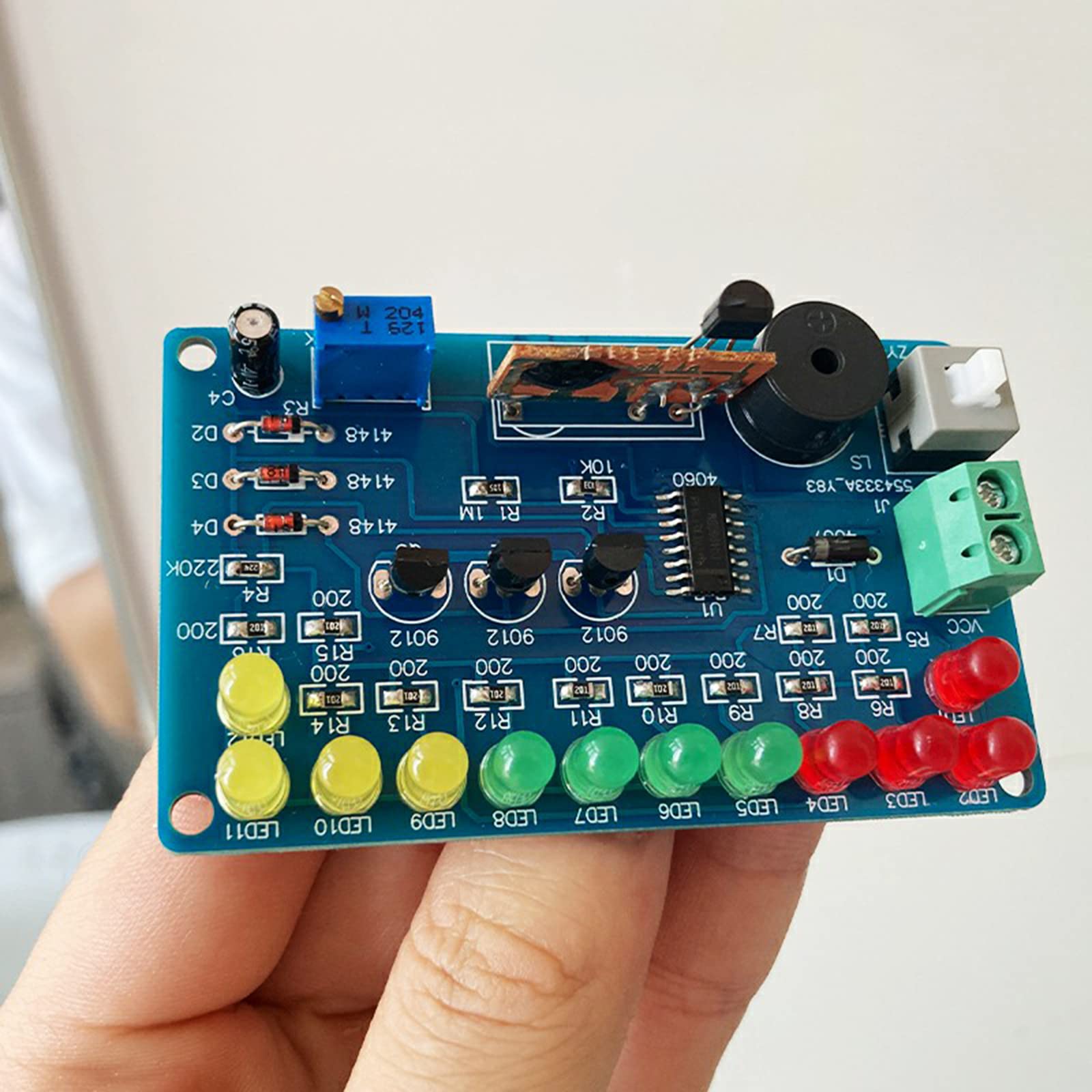 Kit fai da te con luce lampeggiante a LED con PCB DC4.5-5V per kit di saldatura pratica apprendimento elettronica saldatura parti di pratica kit luci lampeggianti elettroniche