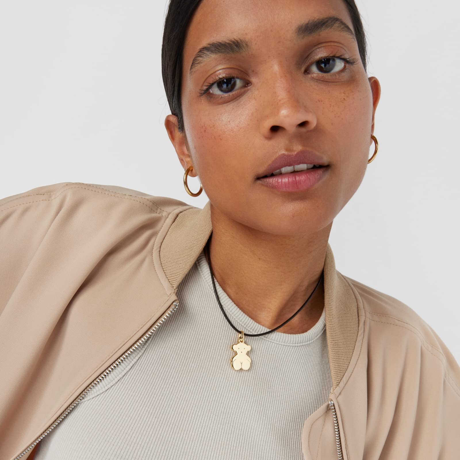 TOUS Gargantilla de Cuero para Mujer con Cierre en Baño de Oro 18Kt sobre Plata de Primera Ley, 40 cm de Largo, Versátil y Clásica, Colección Chokers