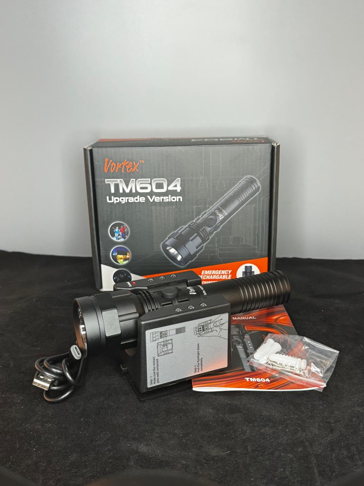 Vortex TM604 Supporto da parete LED di emergenza ad alta potenza, 1800 lumen, 7/24 standby, funzione tattica, torcia di sicurezza per auto e casa.