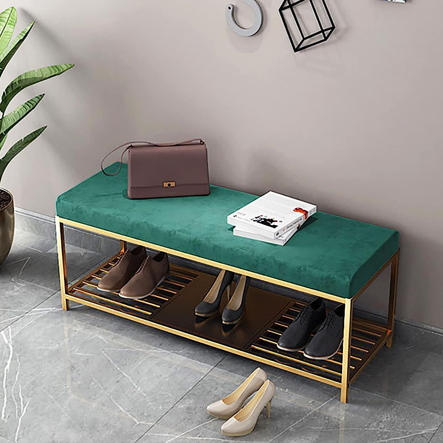 Banc à chaussures en velours pour organiser l'entrée en beauté