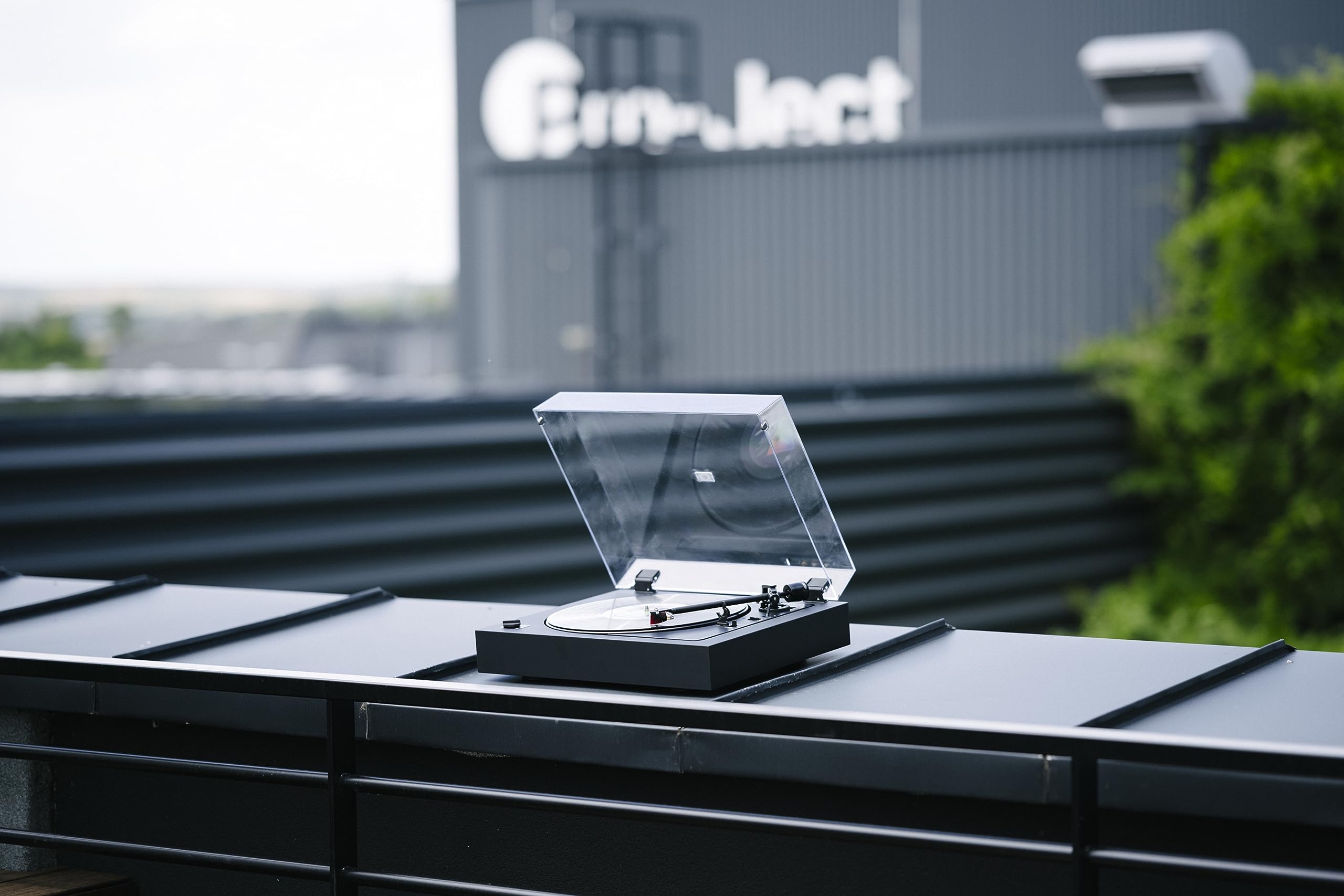 Pro-Ject A2, w pełni automatyczny gramofon Sub-Chassis z 2M Red, czarny