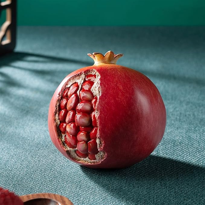 Mässingsstatyett formad som granatäpple – symbolisk fruktbröllop present
