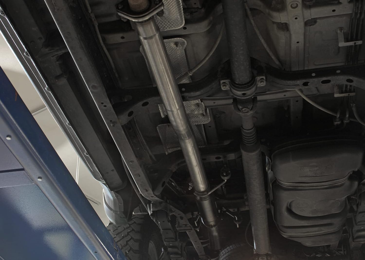 Flowmaster 817960 Outlaw Extreme High Clearance Cat-Back Exhaust Kit 3 Inch 409 Stainless Steel Black Single Dump Turndown Compatible with 2005-2015 Toyota Tacoma Standard/Extended/Crew Cab 4.0L V6