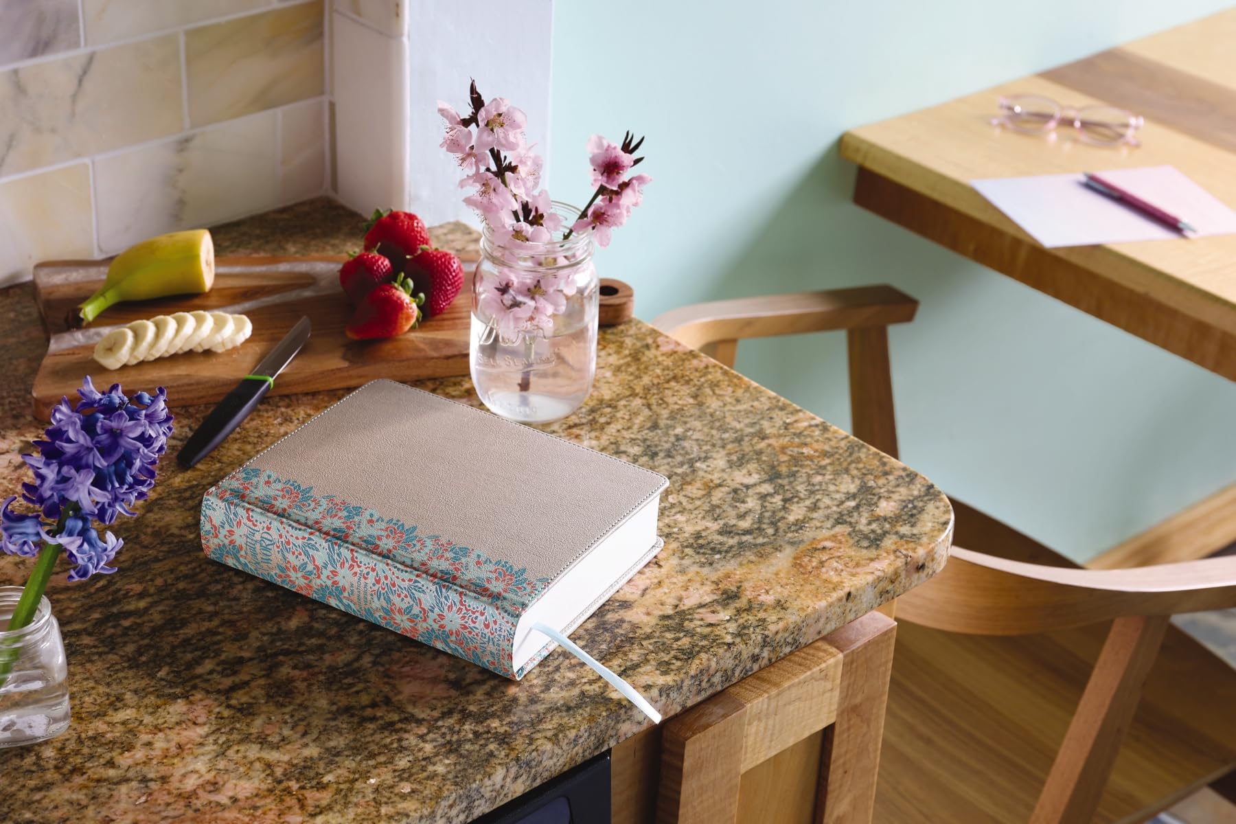 NIV, Beautiful Word Bible, Updated Edition, Peel/Stick Bible Tabs, Leathersoft over Board, Gold/Floral, Red Letter, Comfort Print: 600+ Full-Color Illustrated Verses - Image 9