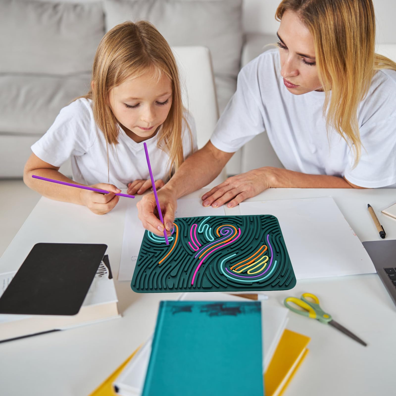 OMJMYY Sensory Activity Board 20 x 29.5 cm Scheda di attività Sensoriale Silicone Fidget Toy Sensorik Activity Board con Borsa da Viaggio e 40 Corde per Bambini e Adulti ADHD Ansia Stress Autismo
